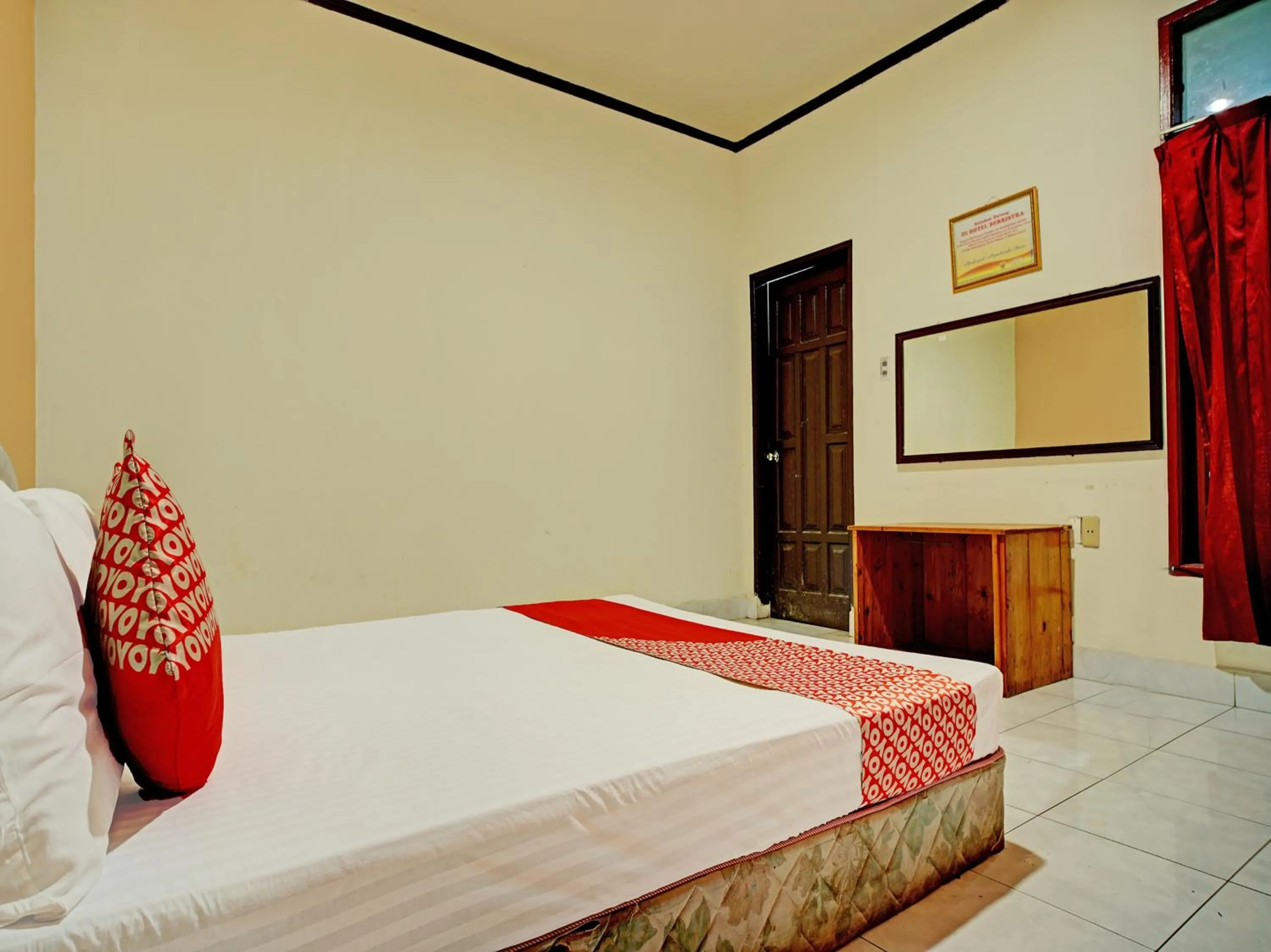 Bedroom, Bed in Capital O 92214 Beristera Hotel