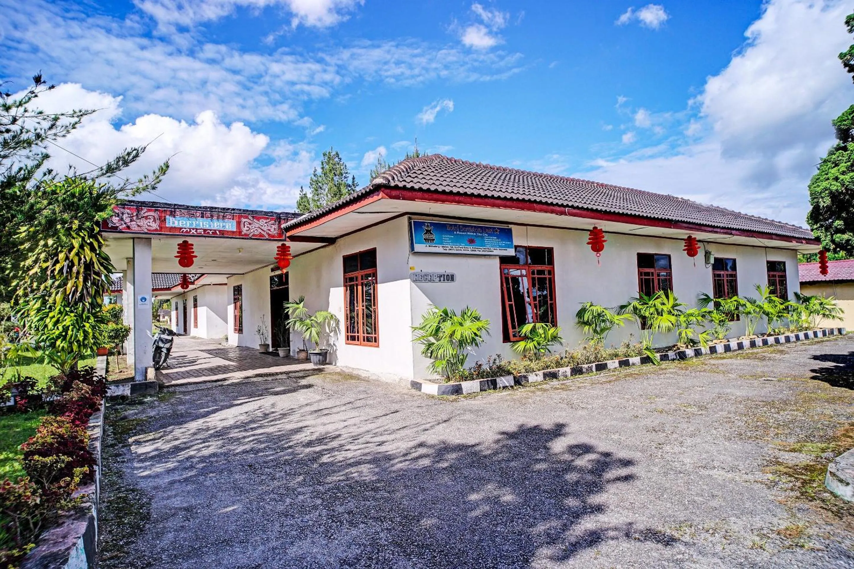 Facade/entrance in Capital O 92214 Beristera Hotel