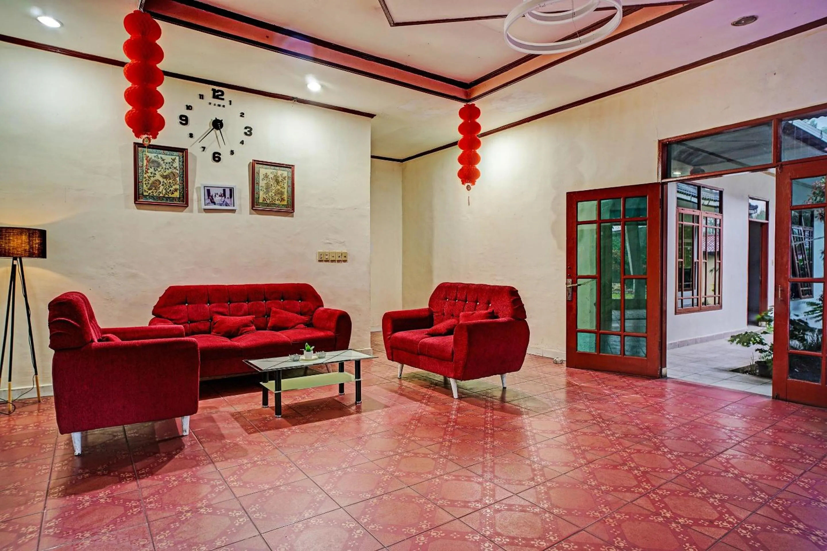 Lobby or reception in Capital O 92214 Beristera Hotel