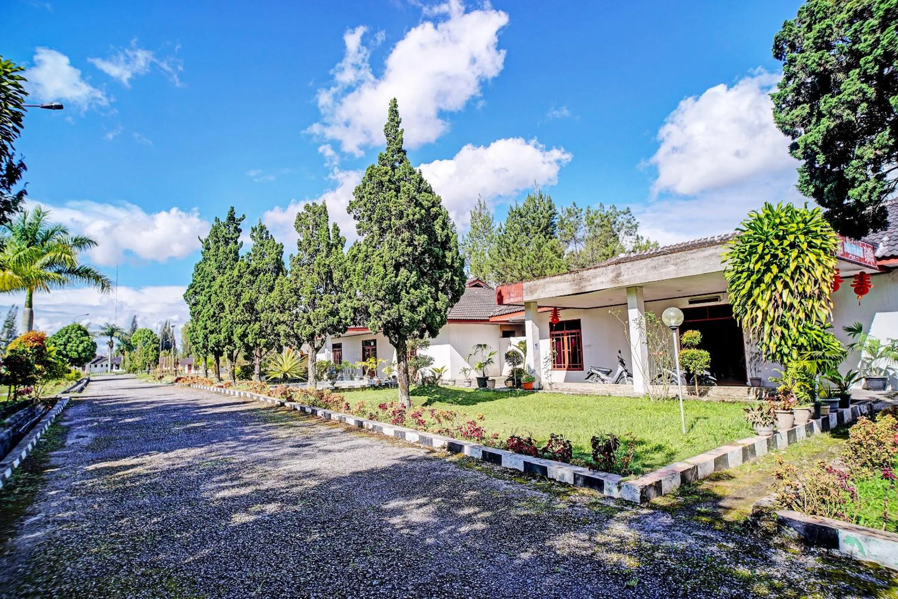 Facade/entrance in Capital O 92214 Beristera Hotel
