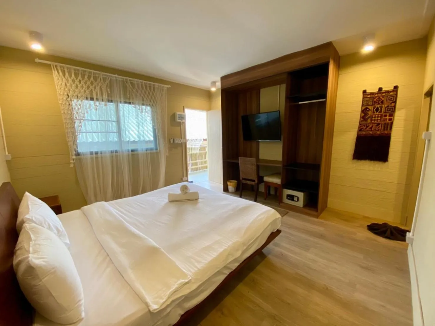 Photo of the whole room, Bed in U're Holitel