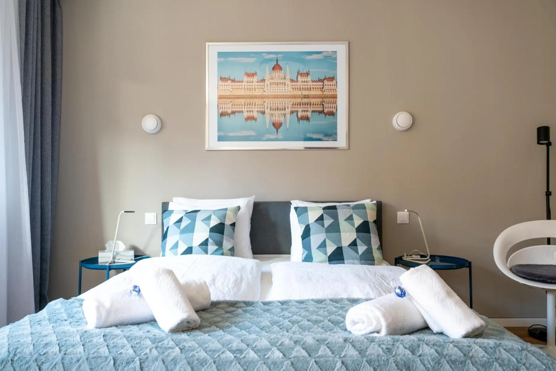 Bed in Home sweet Home