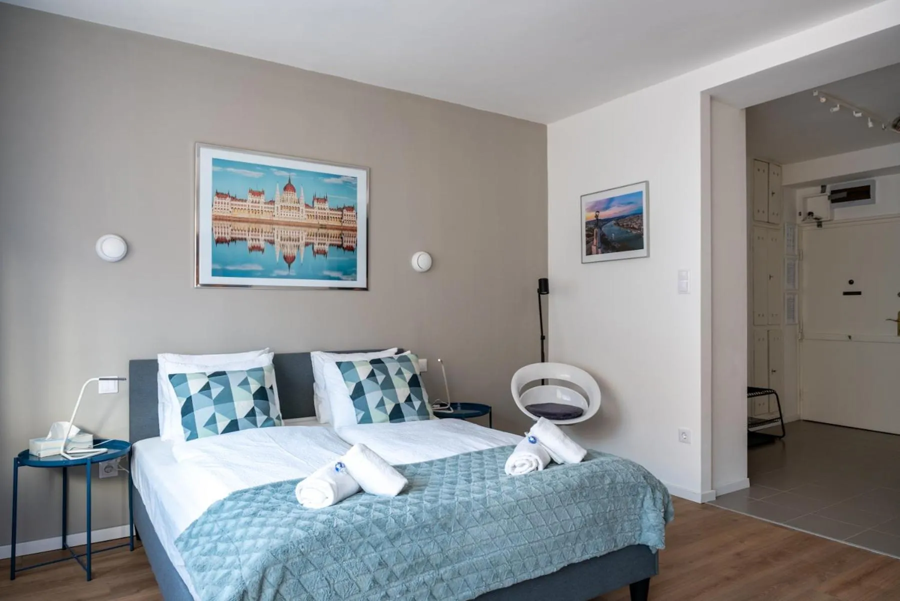 Bed in Home sweet Home
