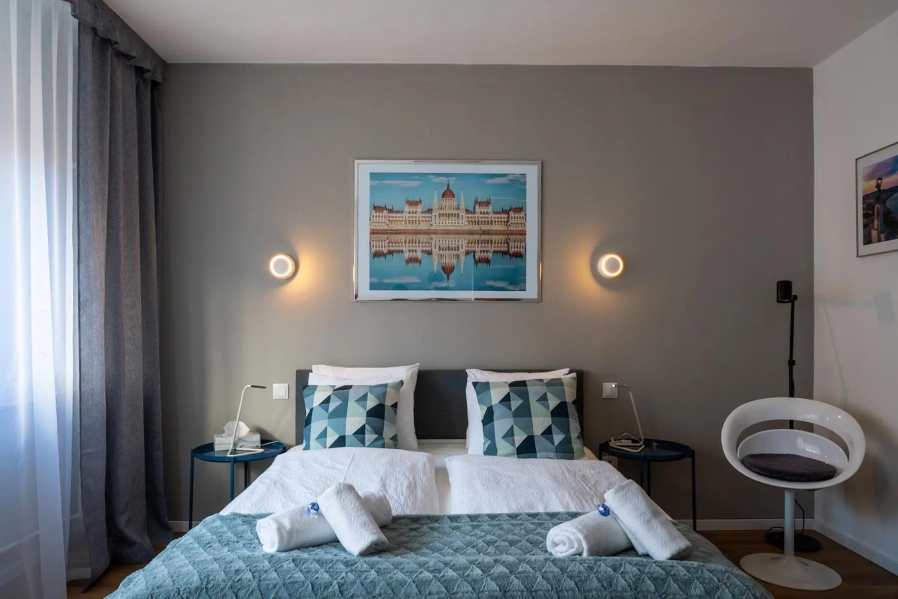 Bed in Home sweet Home