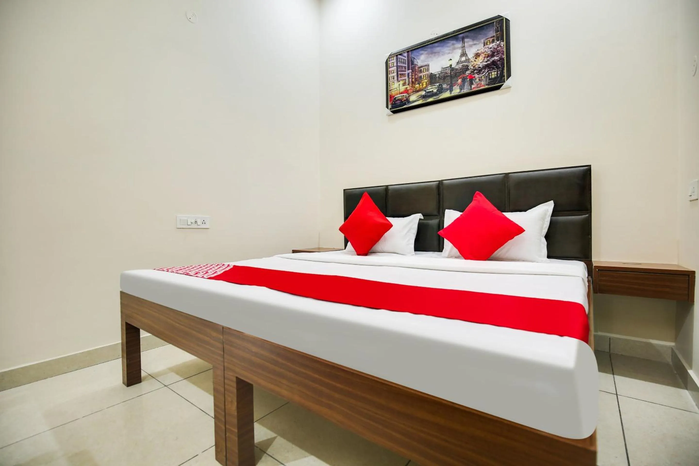 Bedroom, Bed in Hotel O Sky Line