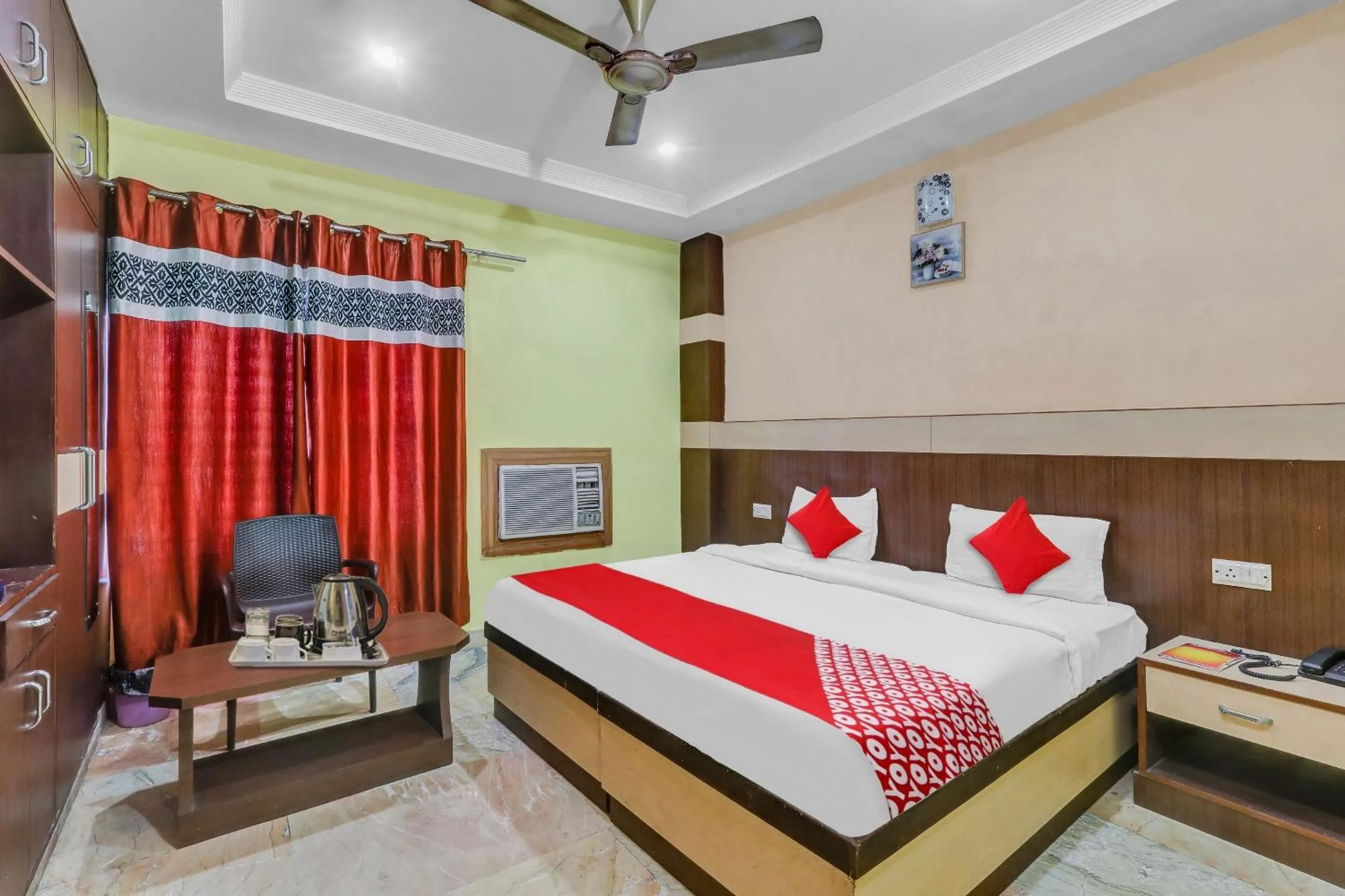 Hotel O by OYO Crystal Near Gomti Riverfront Park