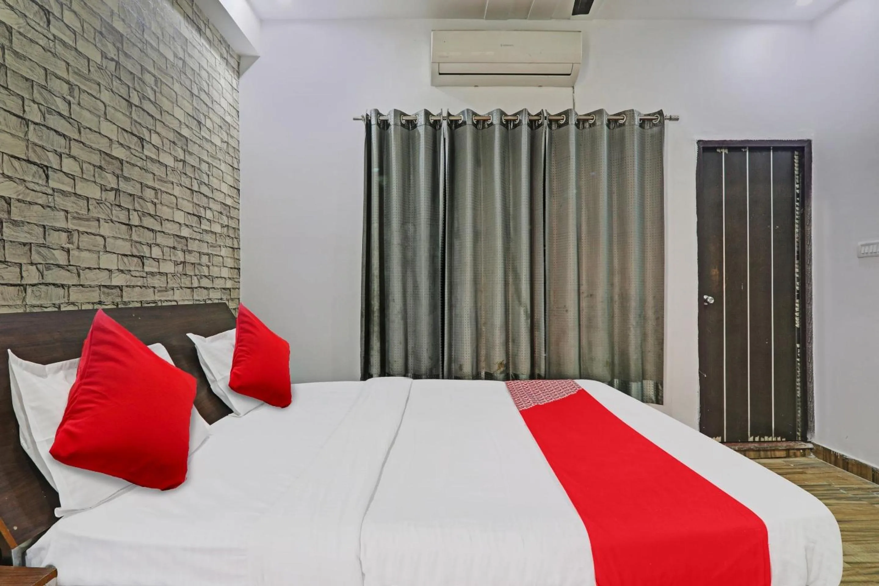 Bedroom, Bed in Hotel O APM INN