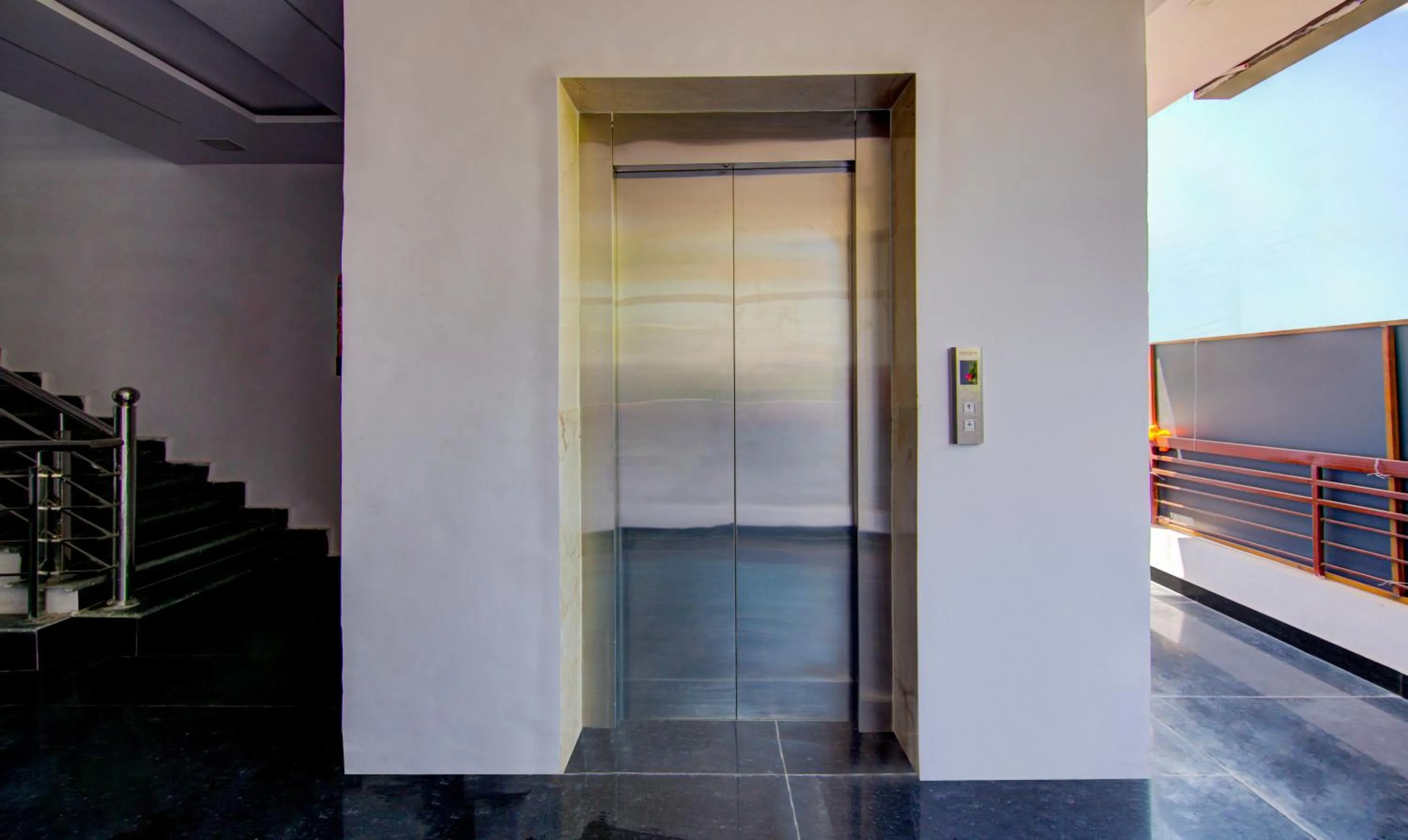 elevator in Treebo The King Mohali