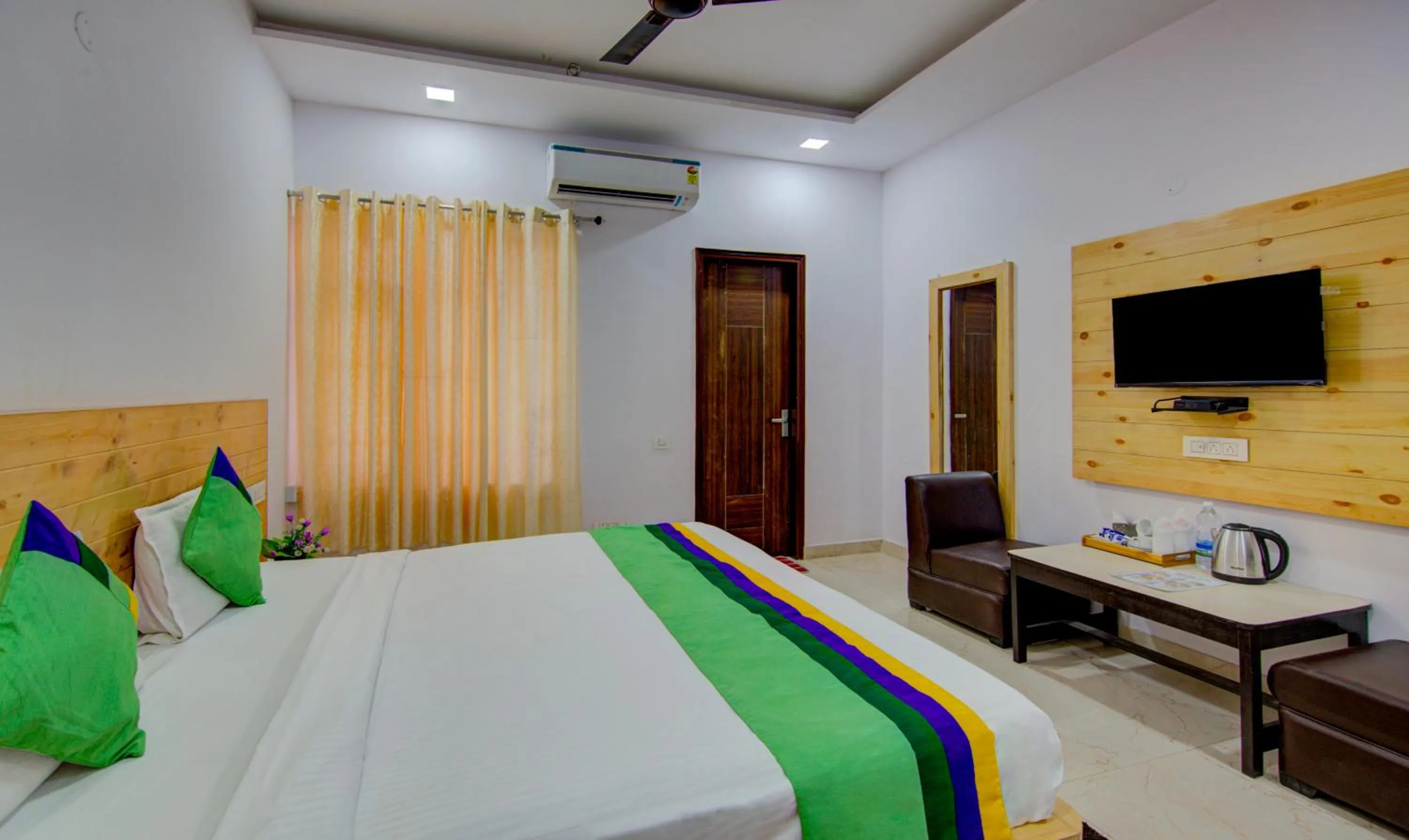 Bedroom, Bed in Treebo The King Mohali