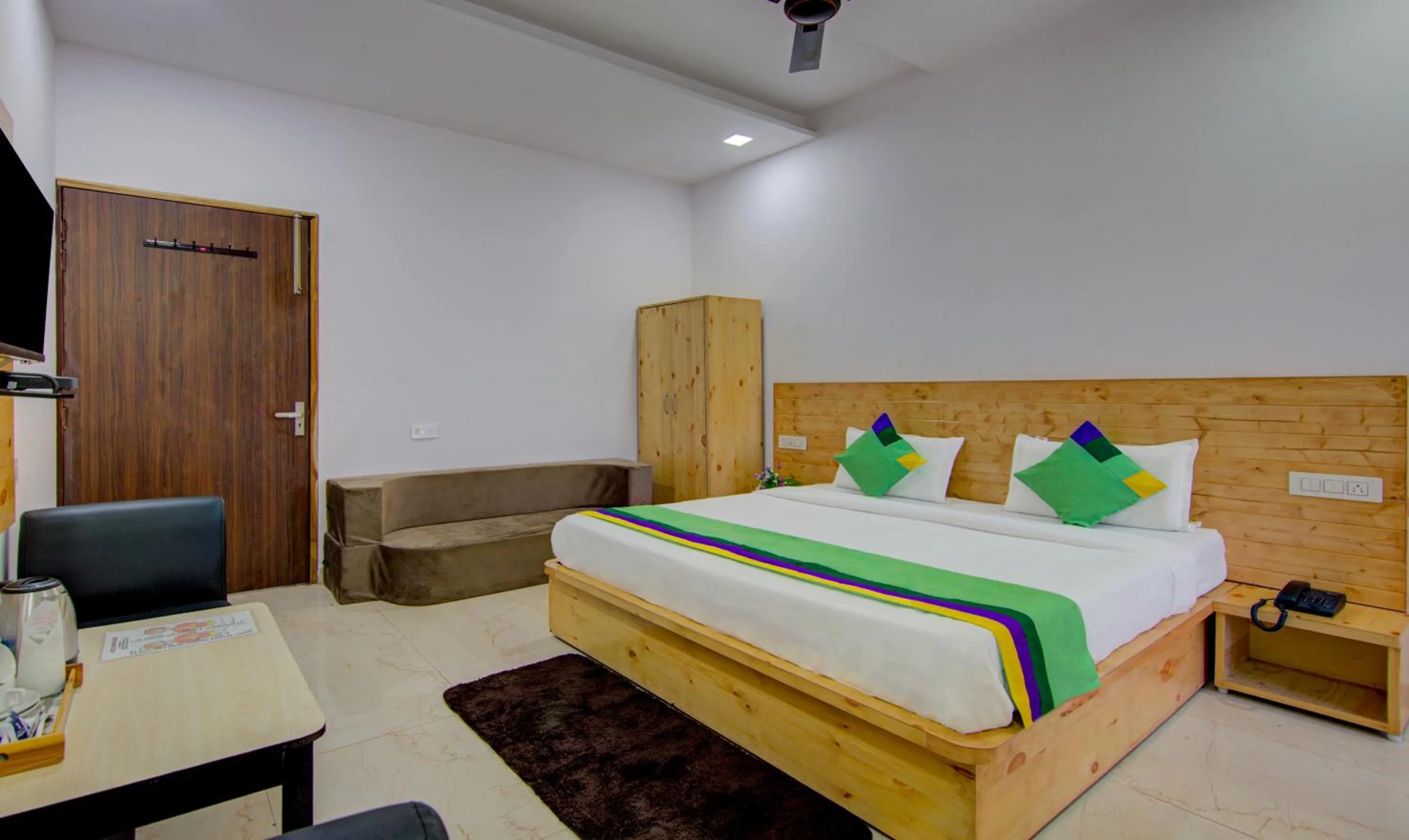 Bedroom, Bed in Treebo The King Mohali