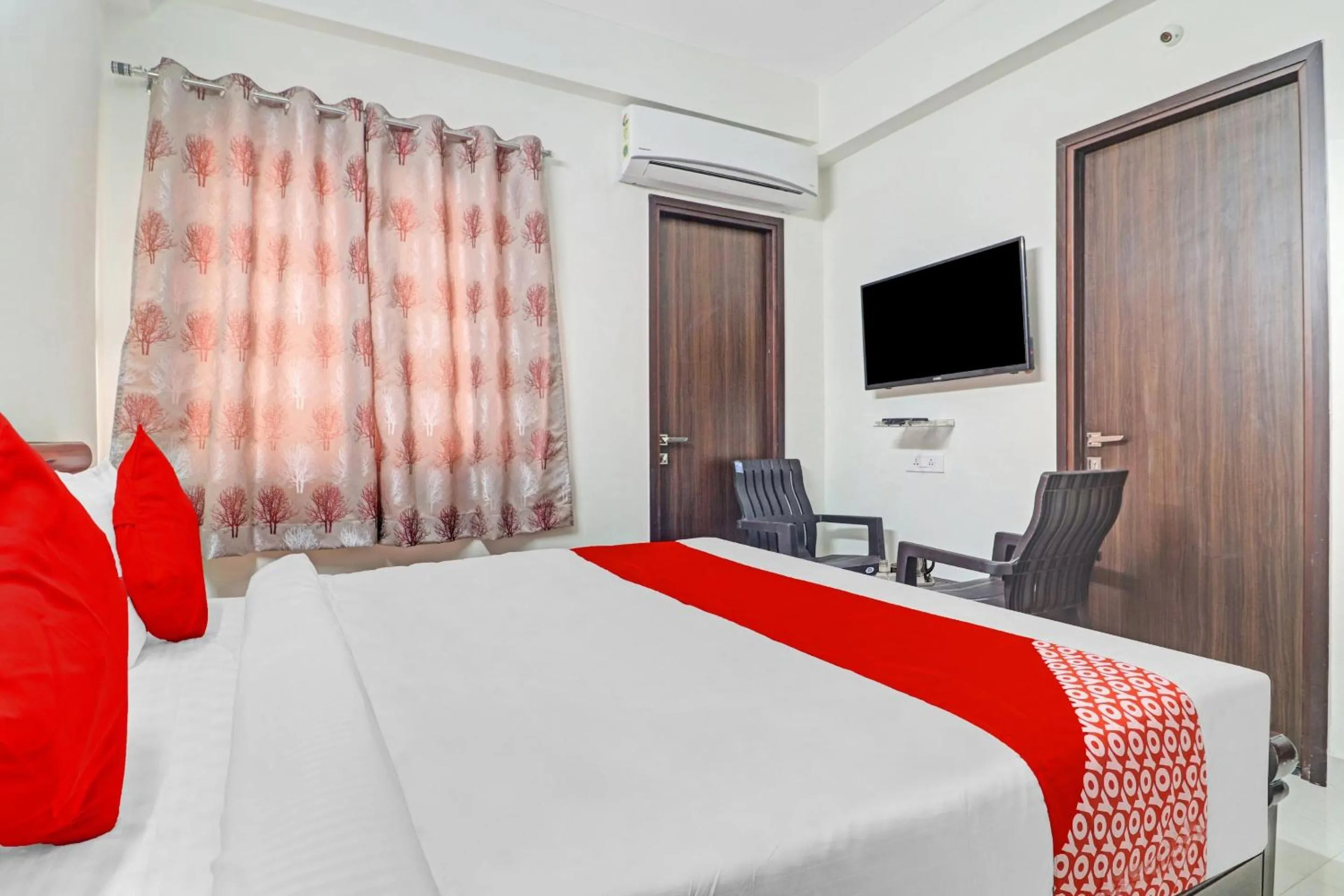 Bedroom, Bed in Super Hotel O Qualia Nallagandla