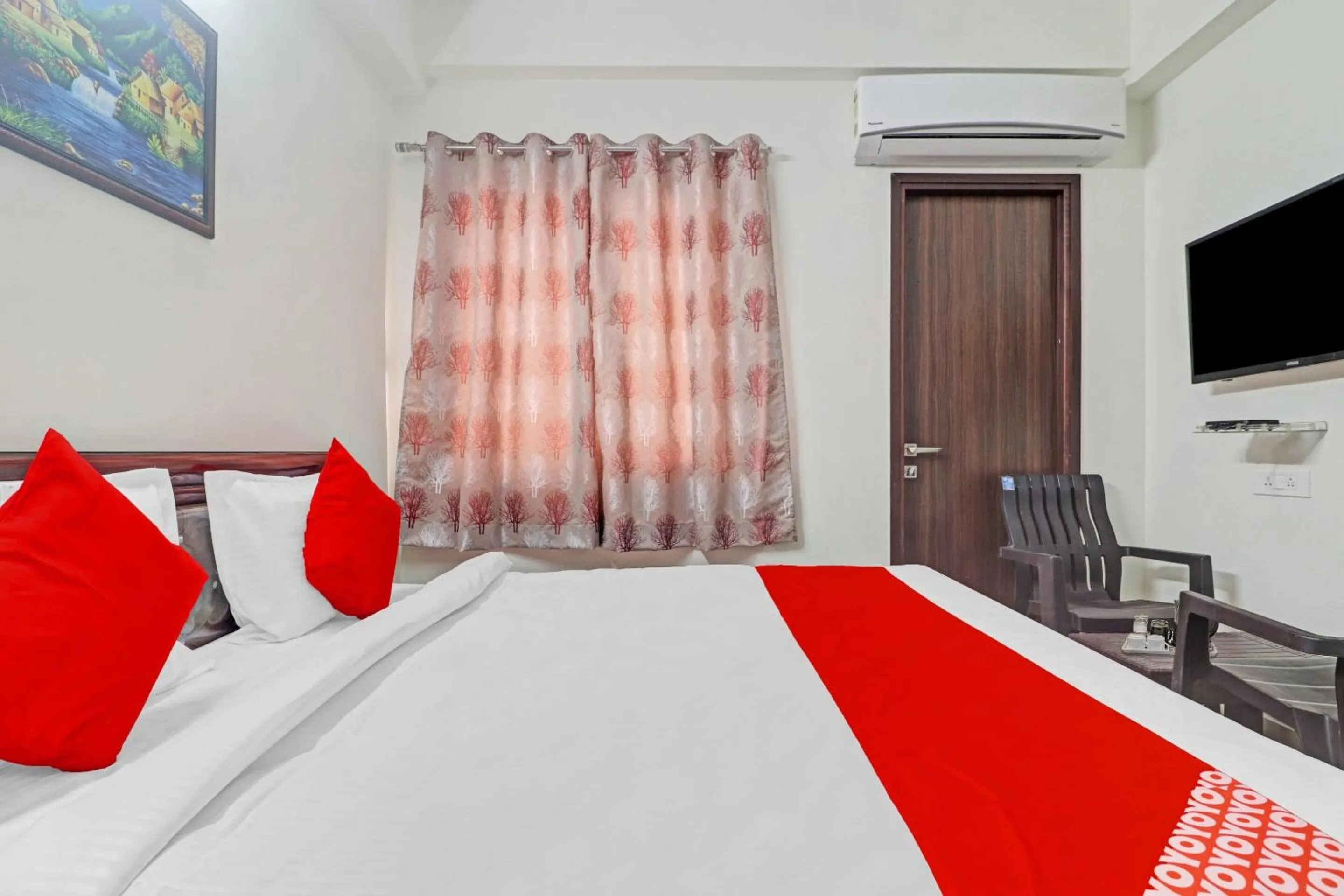 Bedroom, Bed in Super Hotel O Qualia Nallagandla