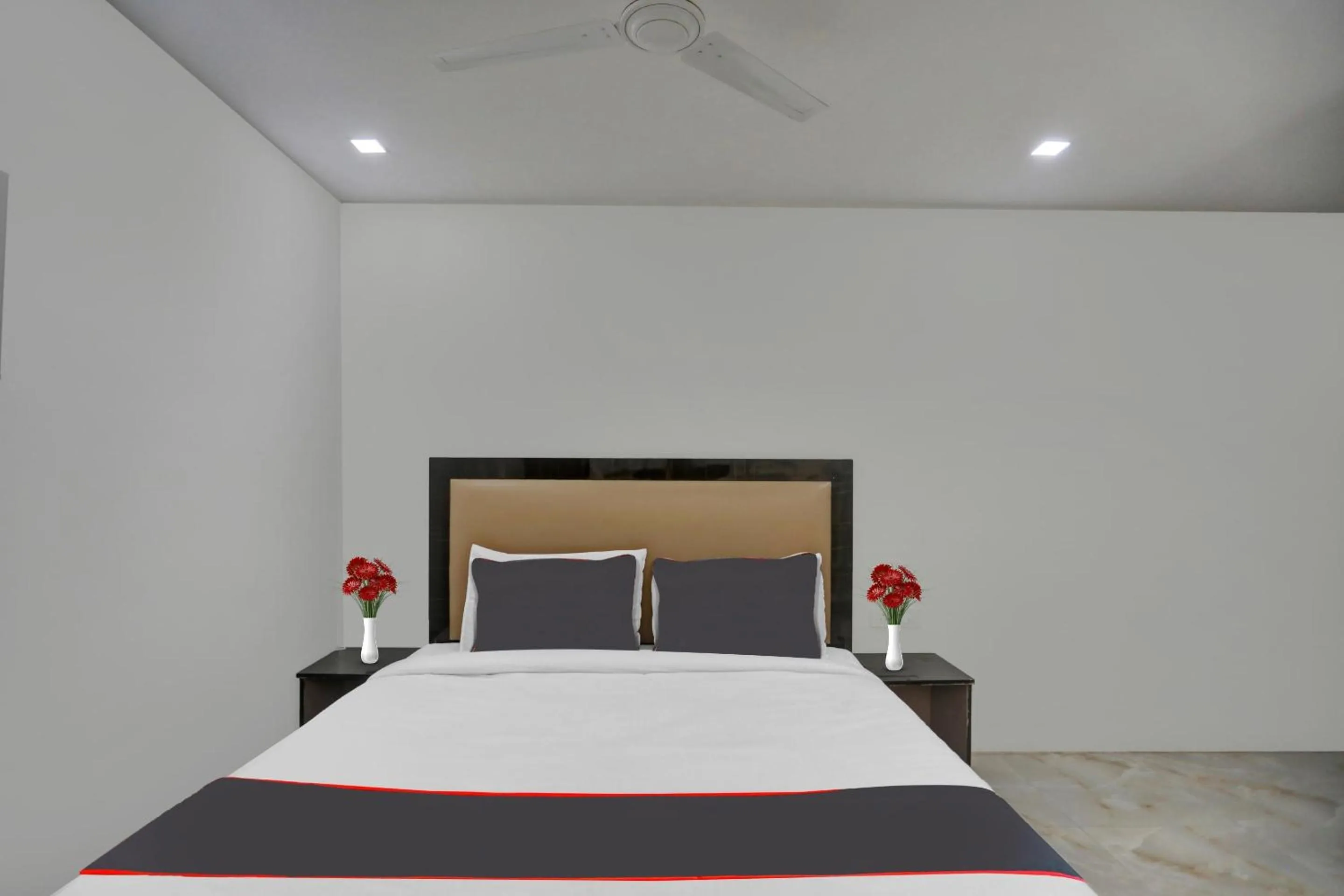 Bedroom, Bed in Townhouse THE ARROW Near Lotus Temple