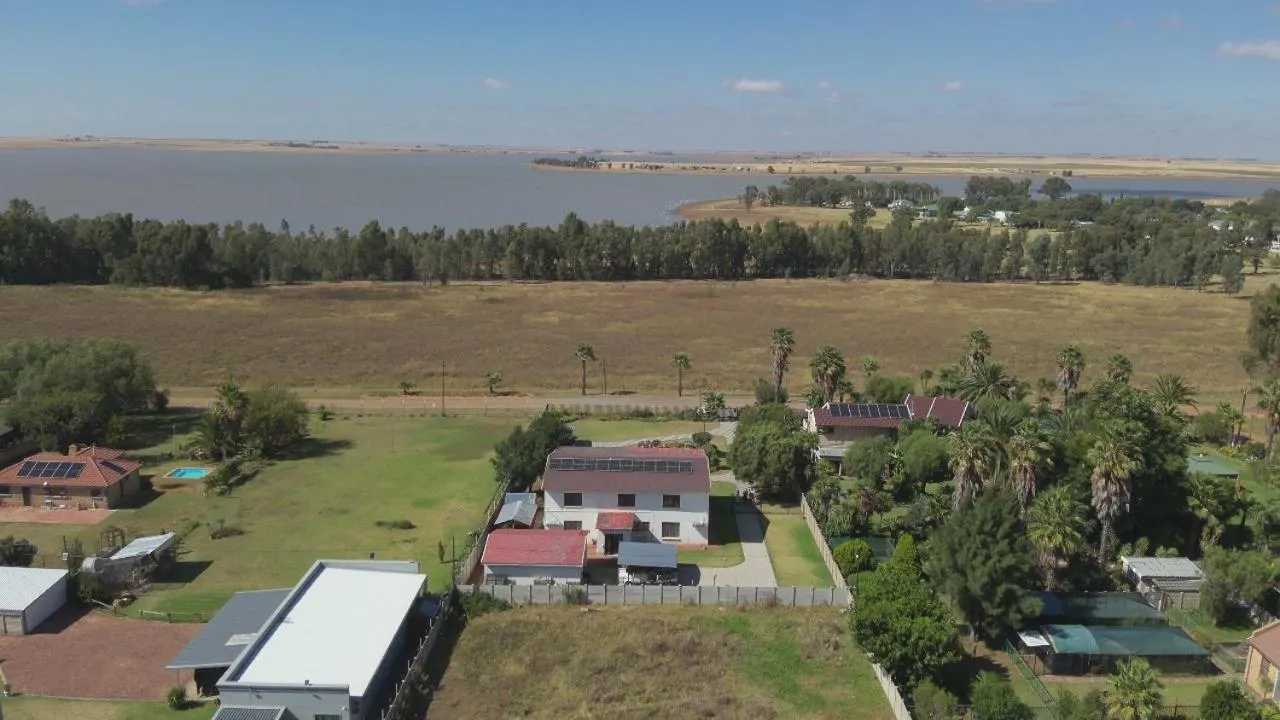 Lake view in La Maison on Vaal Bed and Breakfast