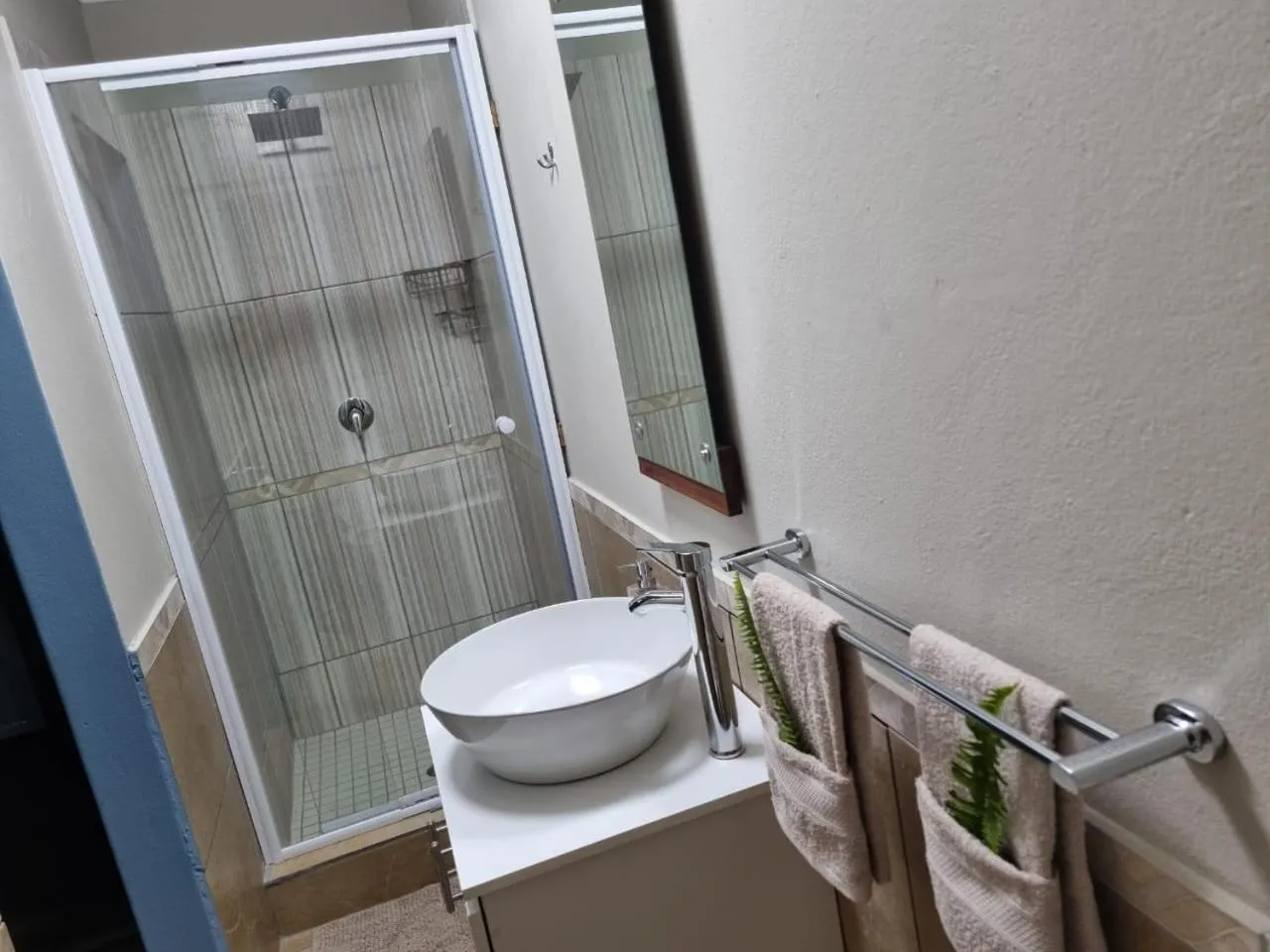 Shower in La Maison on Vaal Bed and Breakfast