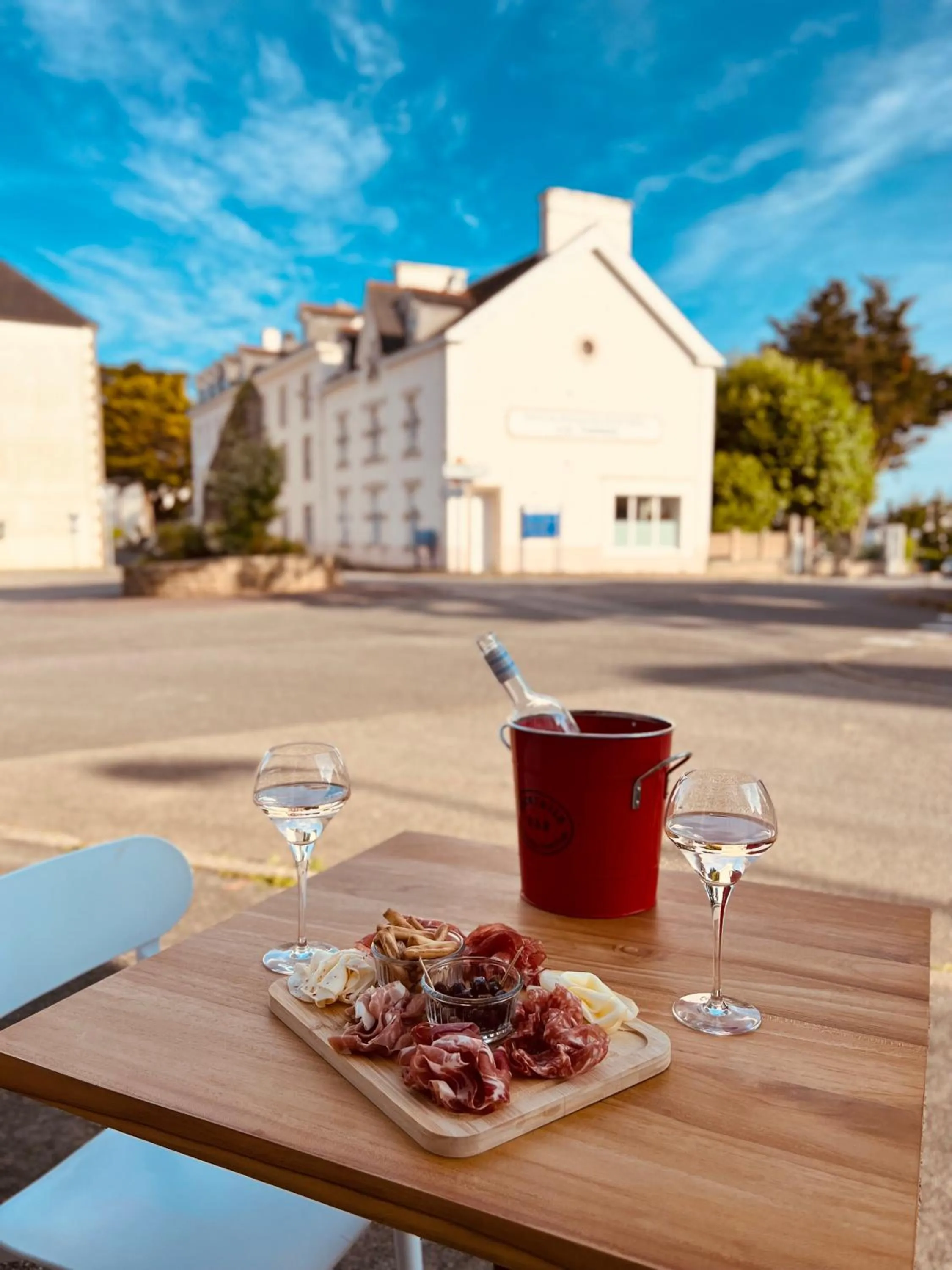 Patio in Hôtel L'Orée des plages
