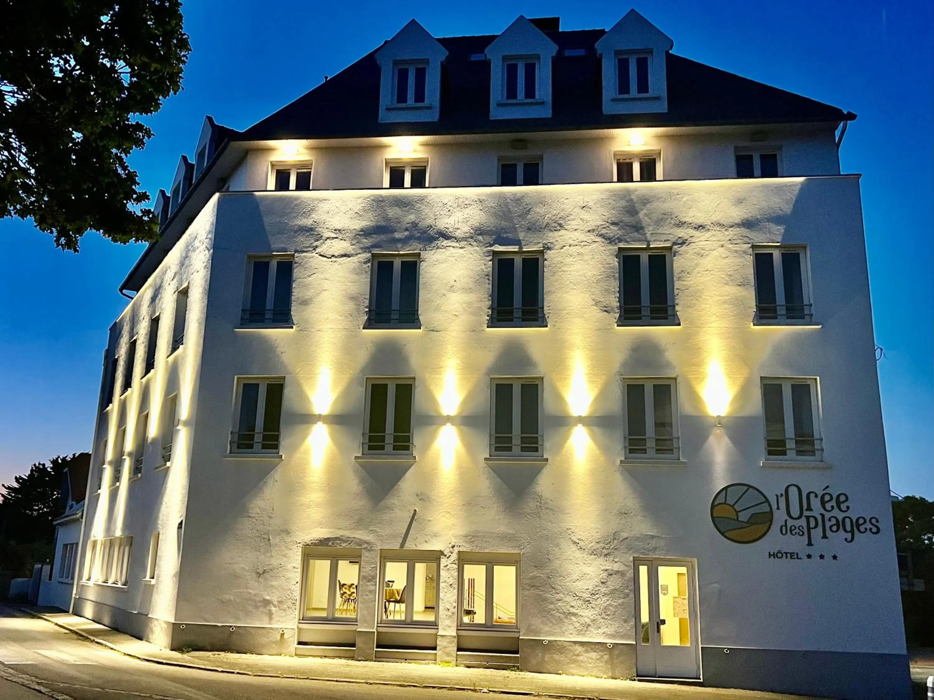 Property building in Hôtel L'Orée des plages