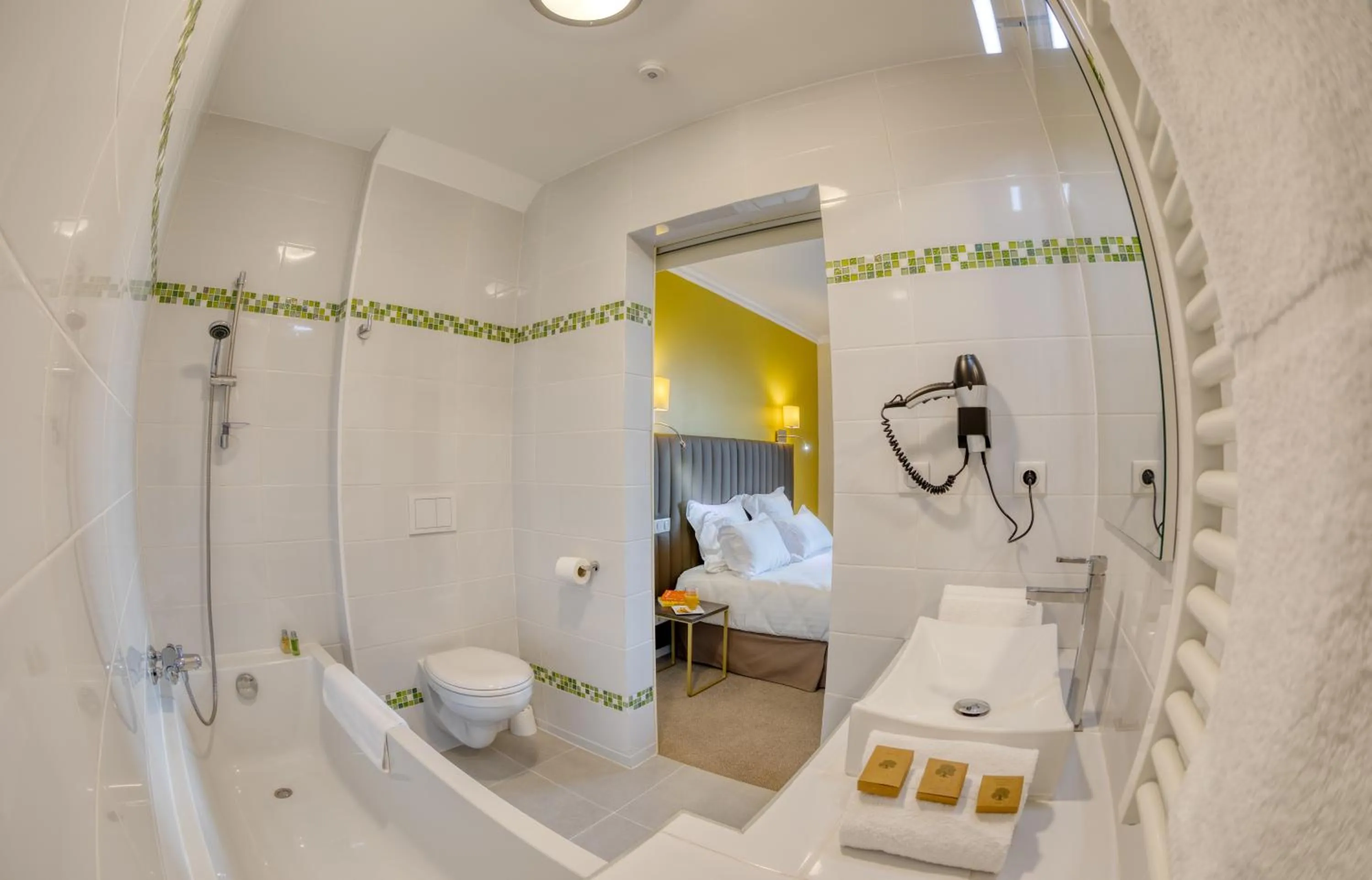 Bathroom, Bed in Hôtel L'Orée des plages