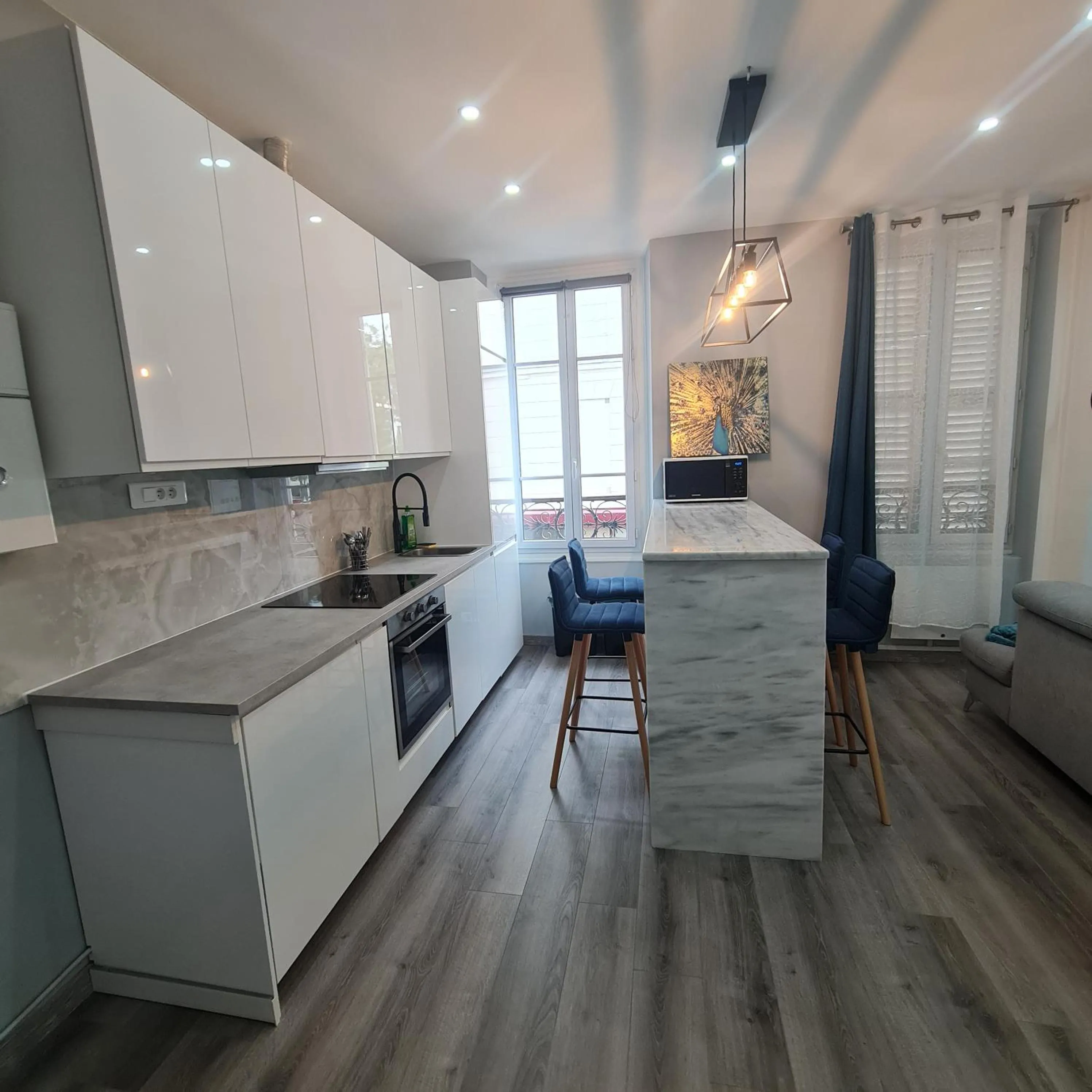 Appartement très lumineux porte de Saint-Cloud - F3 avec suite parentale