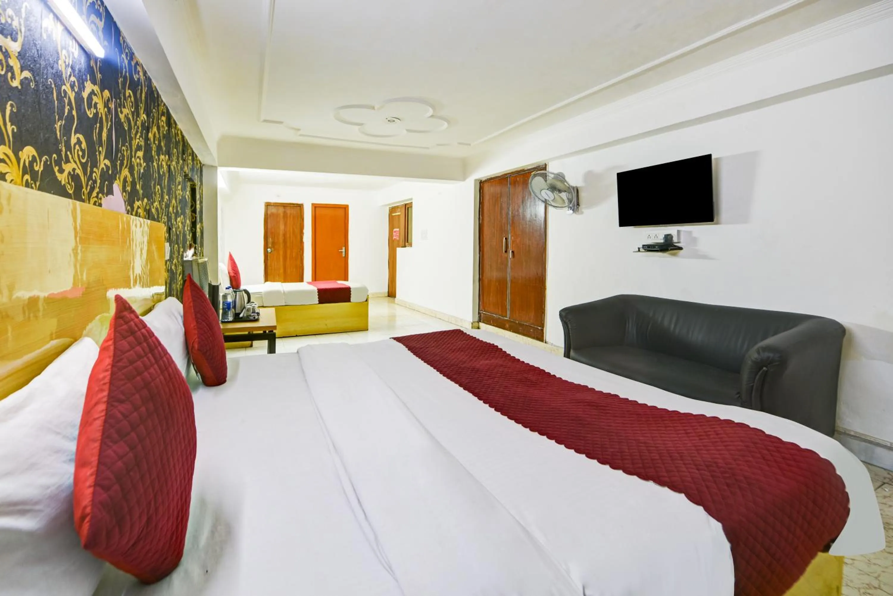 Bed in Hotel Quadis - Noida sec 15