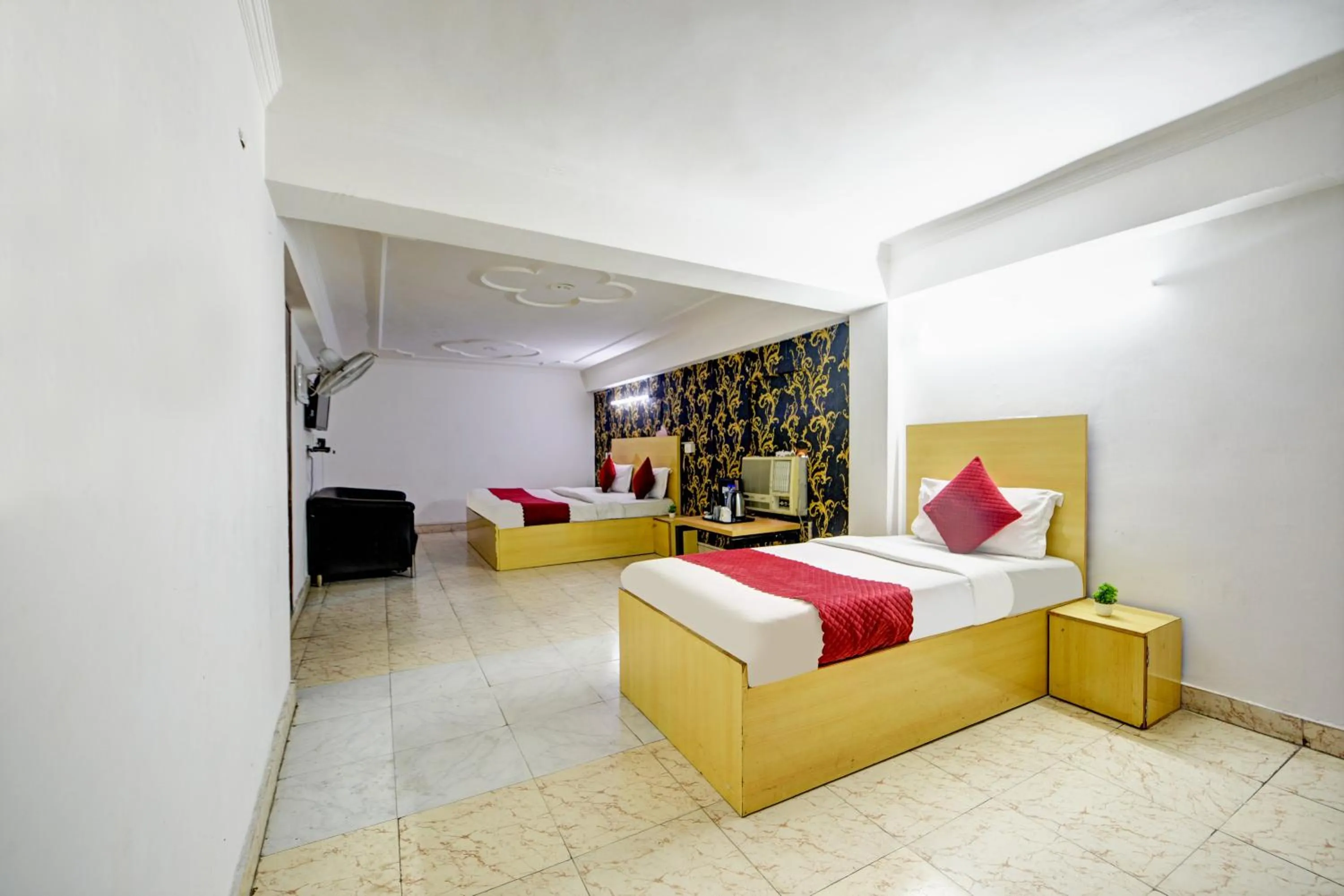 Bed in Hotel Quadis - Noida sec 15