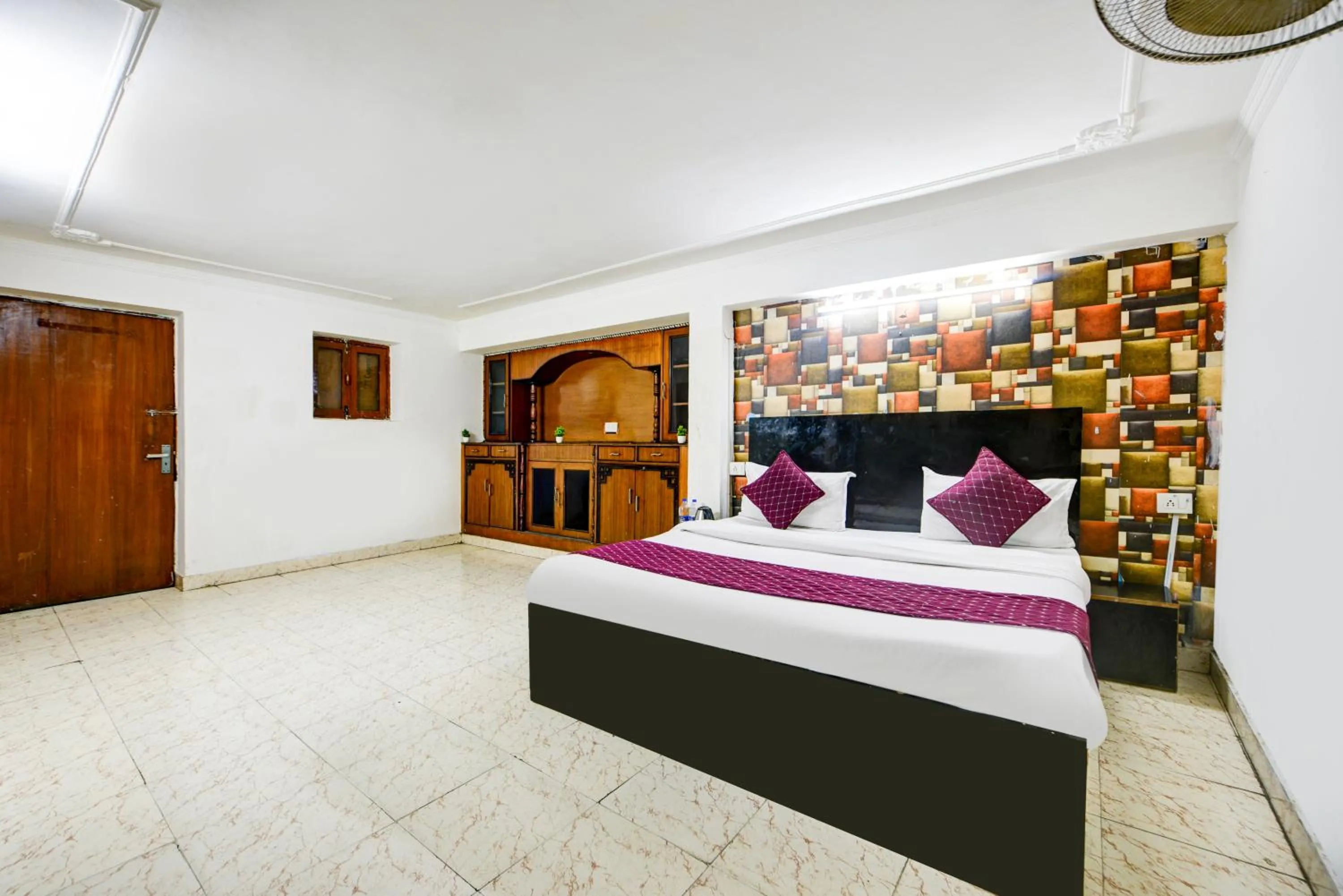 Bed in Hotel Quadis - Noida sec 15