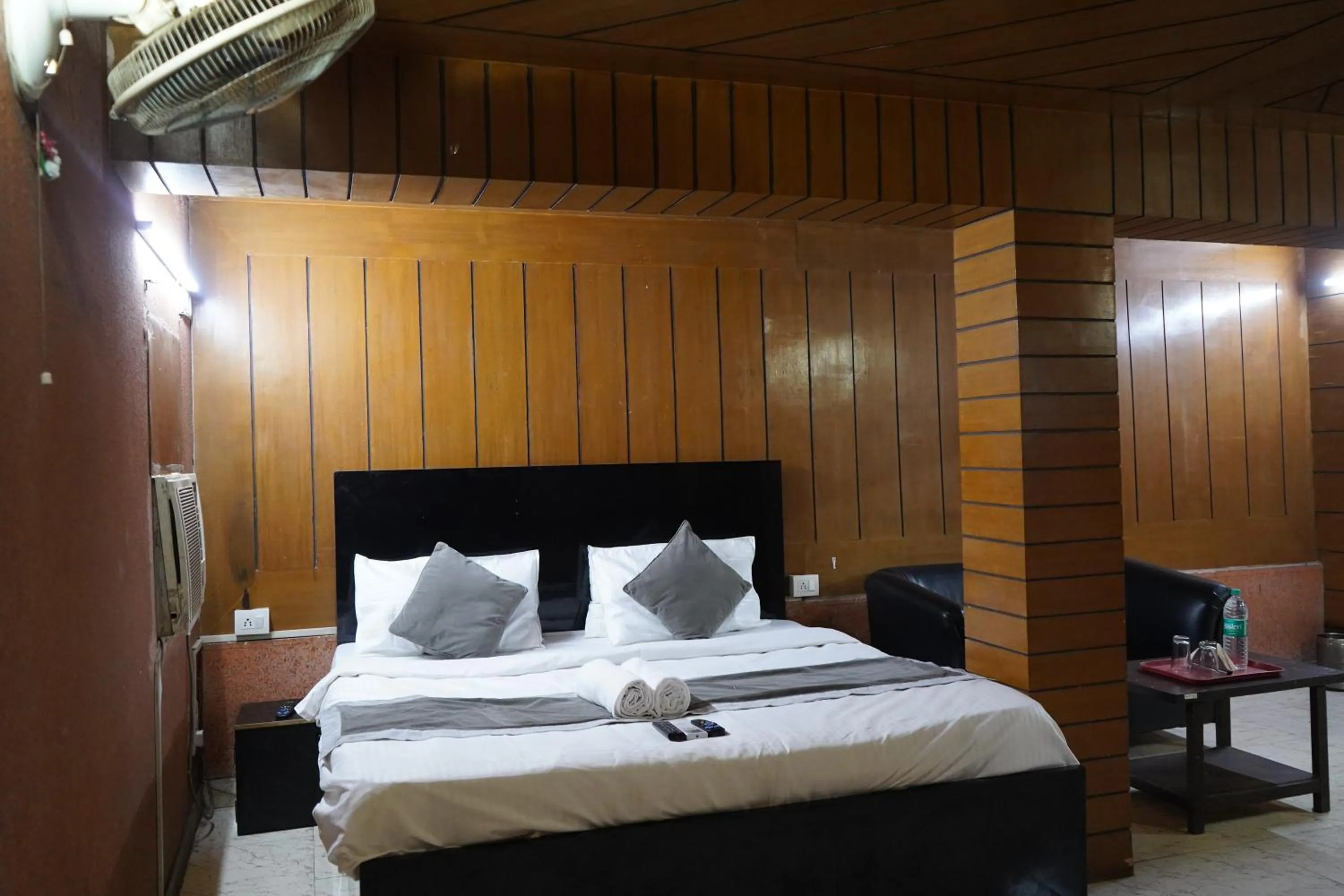 Bed in Hotel Quadis - Noida sec 15