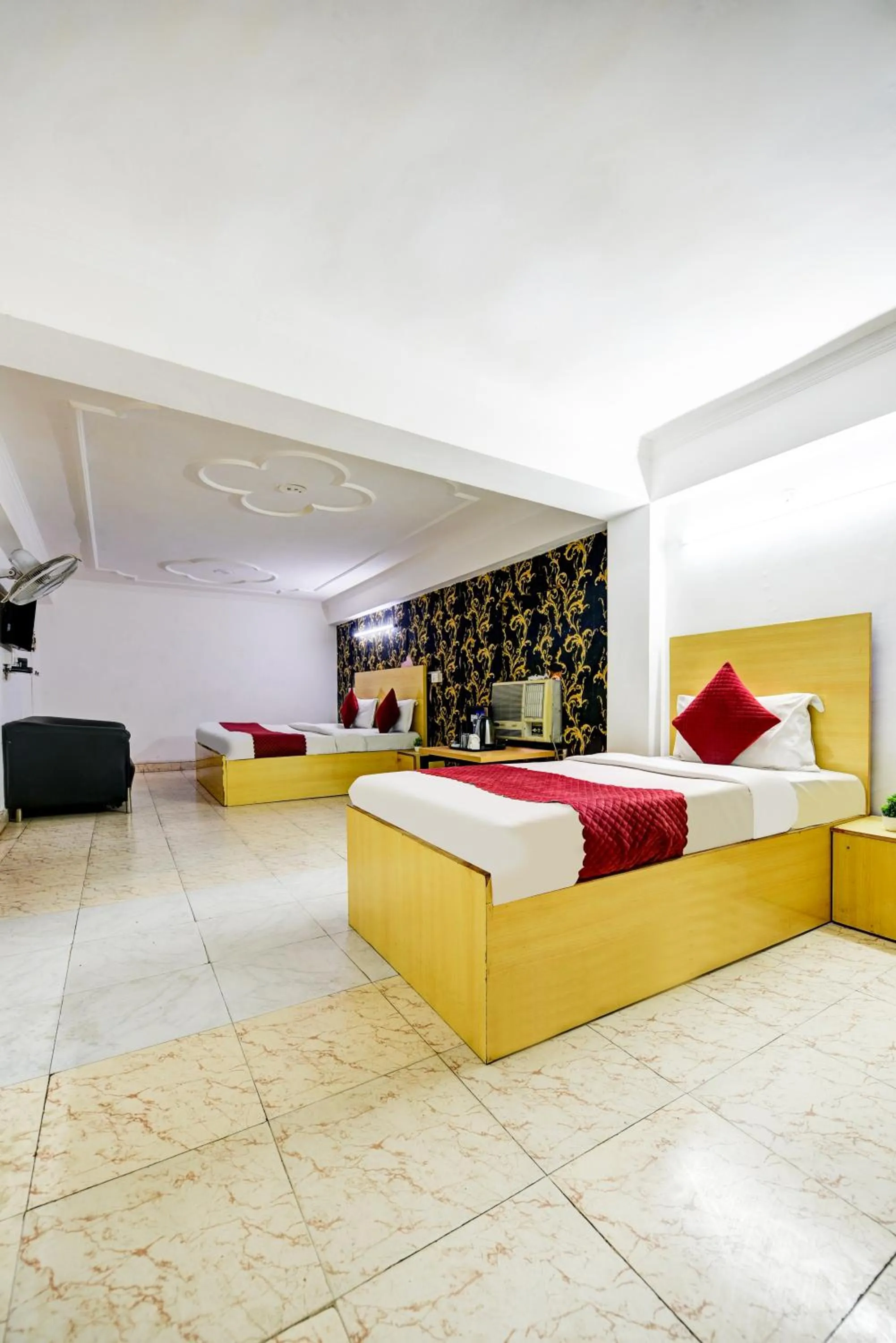 Bed in Hotel Quadis - Noida sec 15