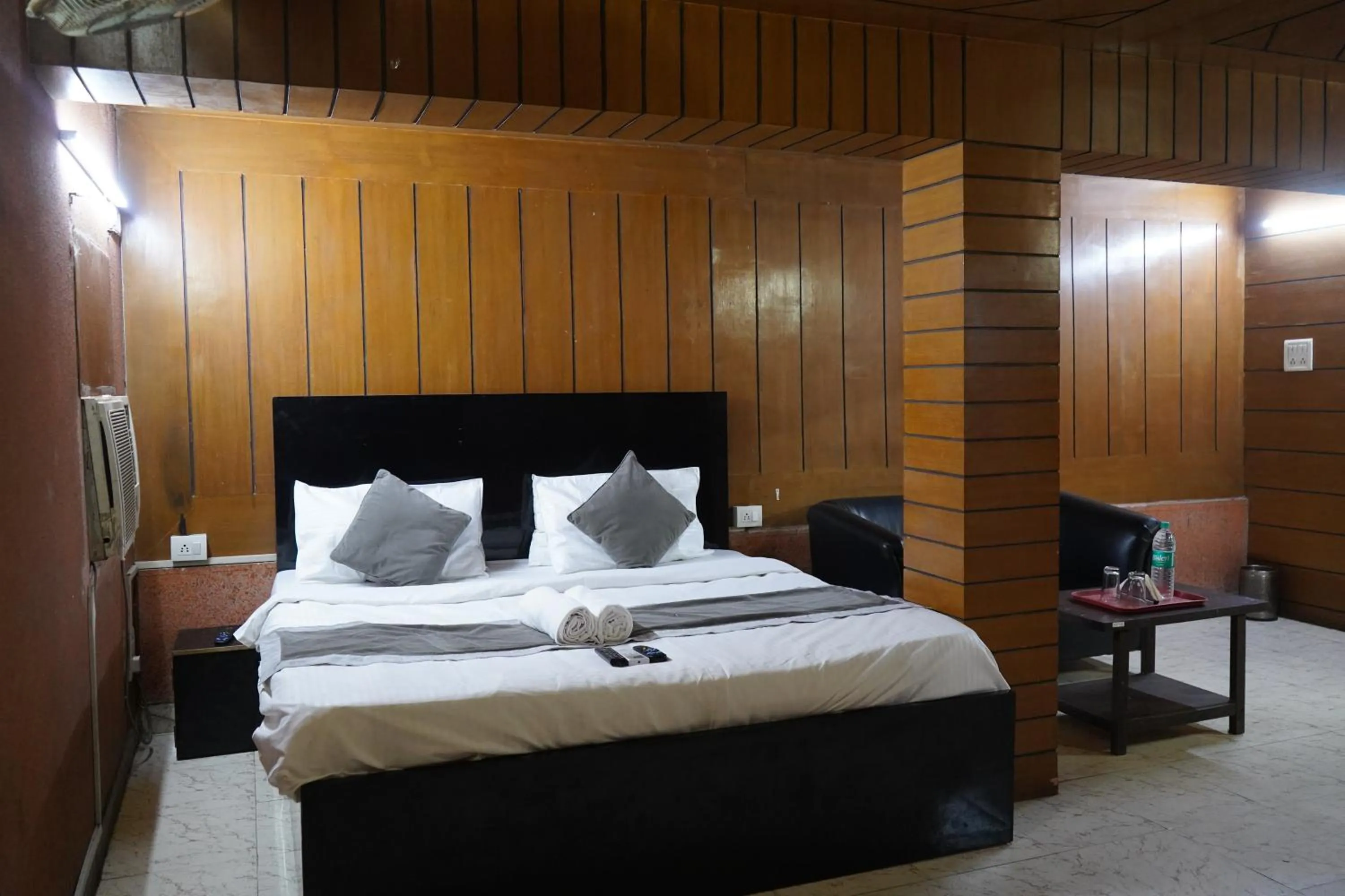 Bed in Hotel Quadis - Noida sec 15