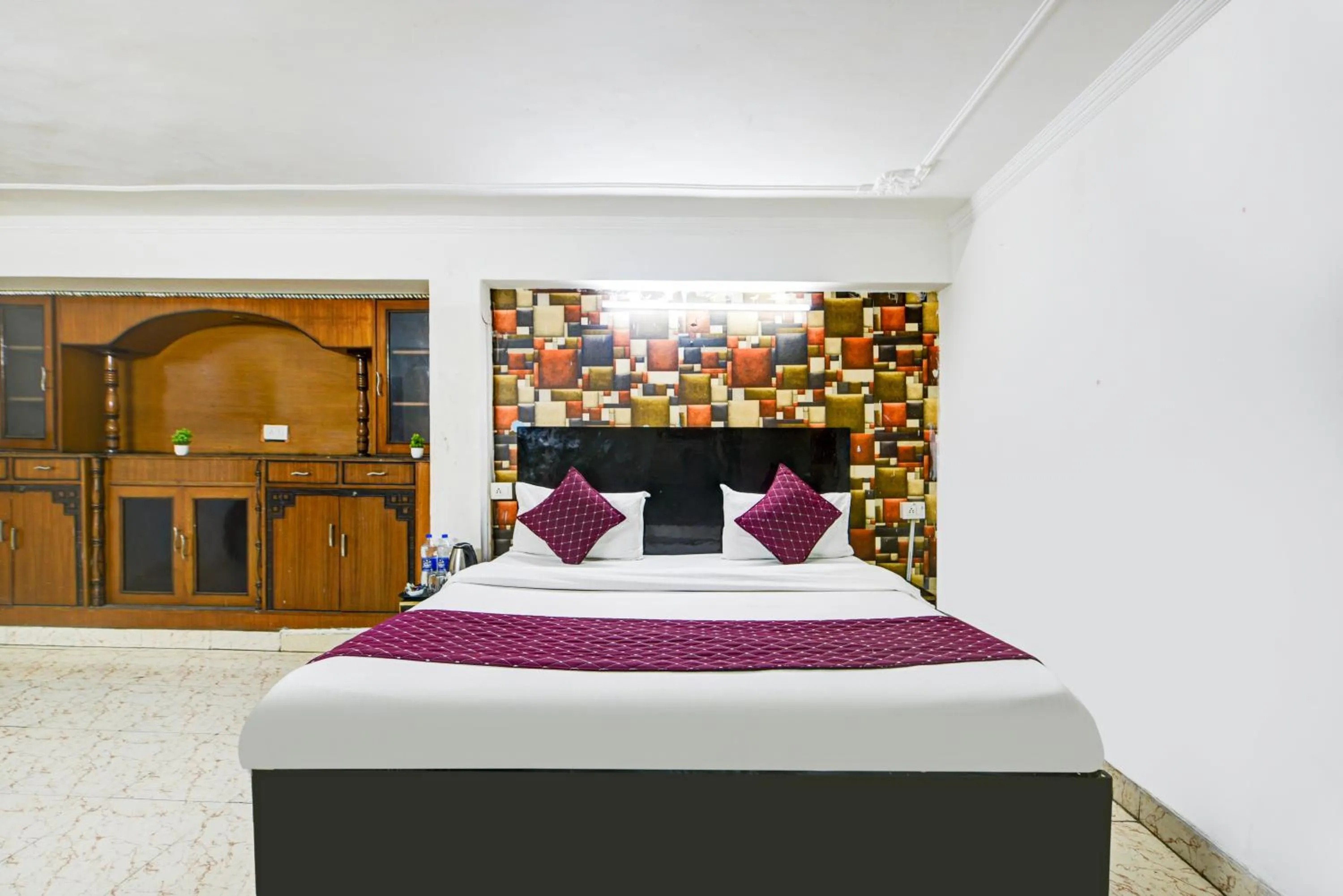 Bed in Hotel Quadis - Noida sec 15