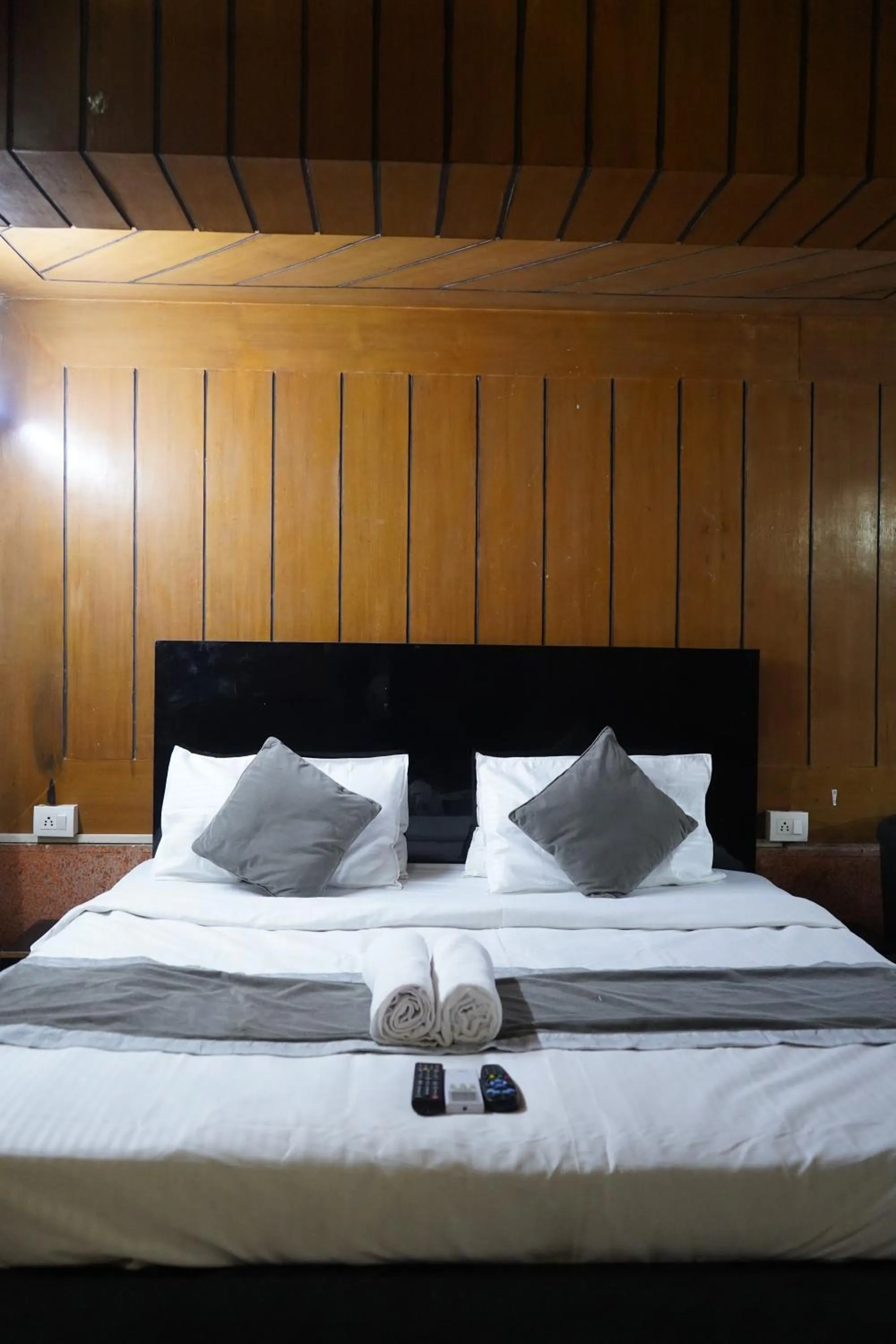 Bed in Hotel Quadis - Noida sec 15