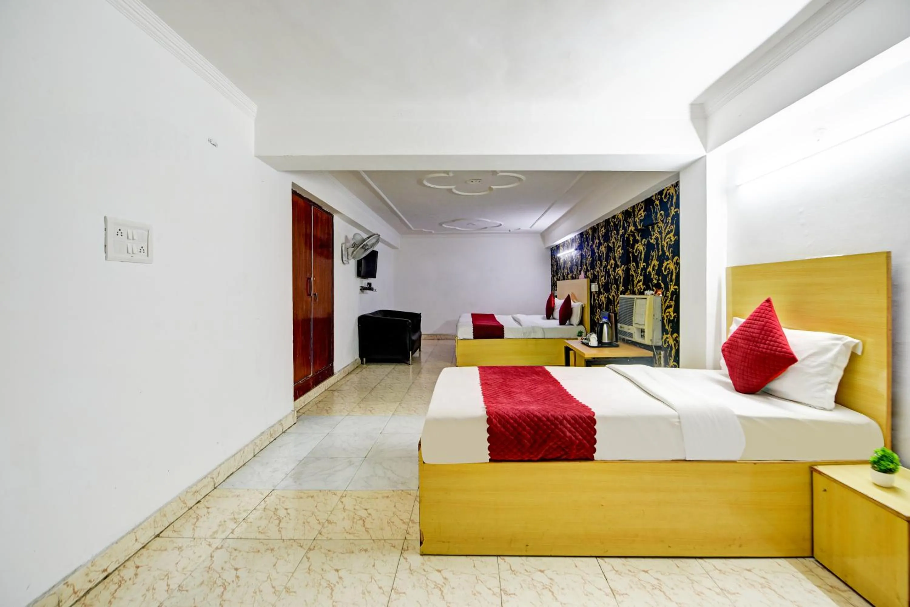 Bed in Hotel Quadis - Noida sec 15