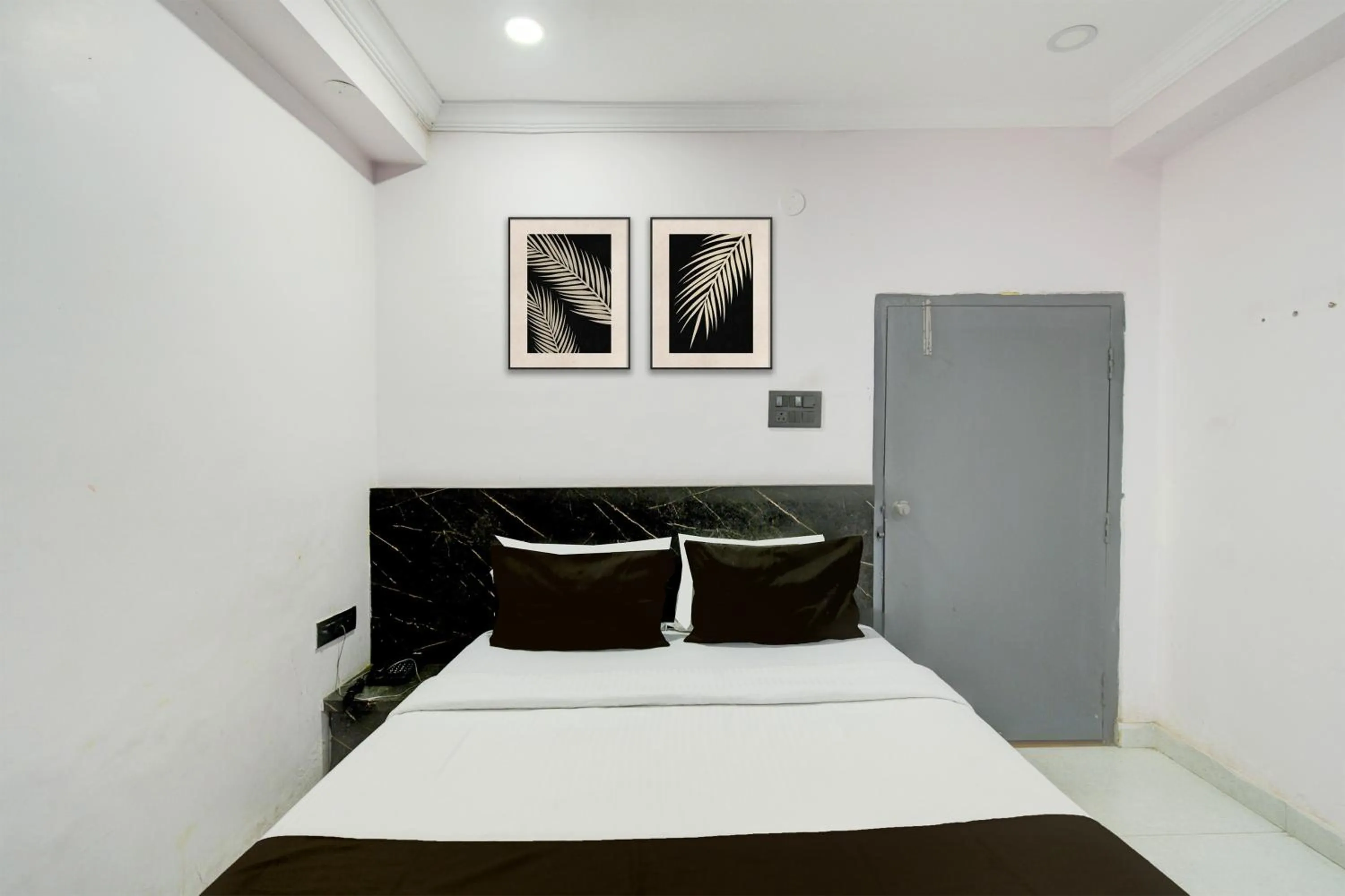 Bedroom, Bed in Super Collection O Karmanghat Bus Terminal Hyderabad Formerly Hotel Chirag Stays