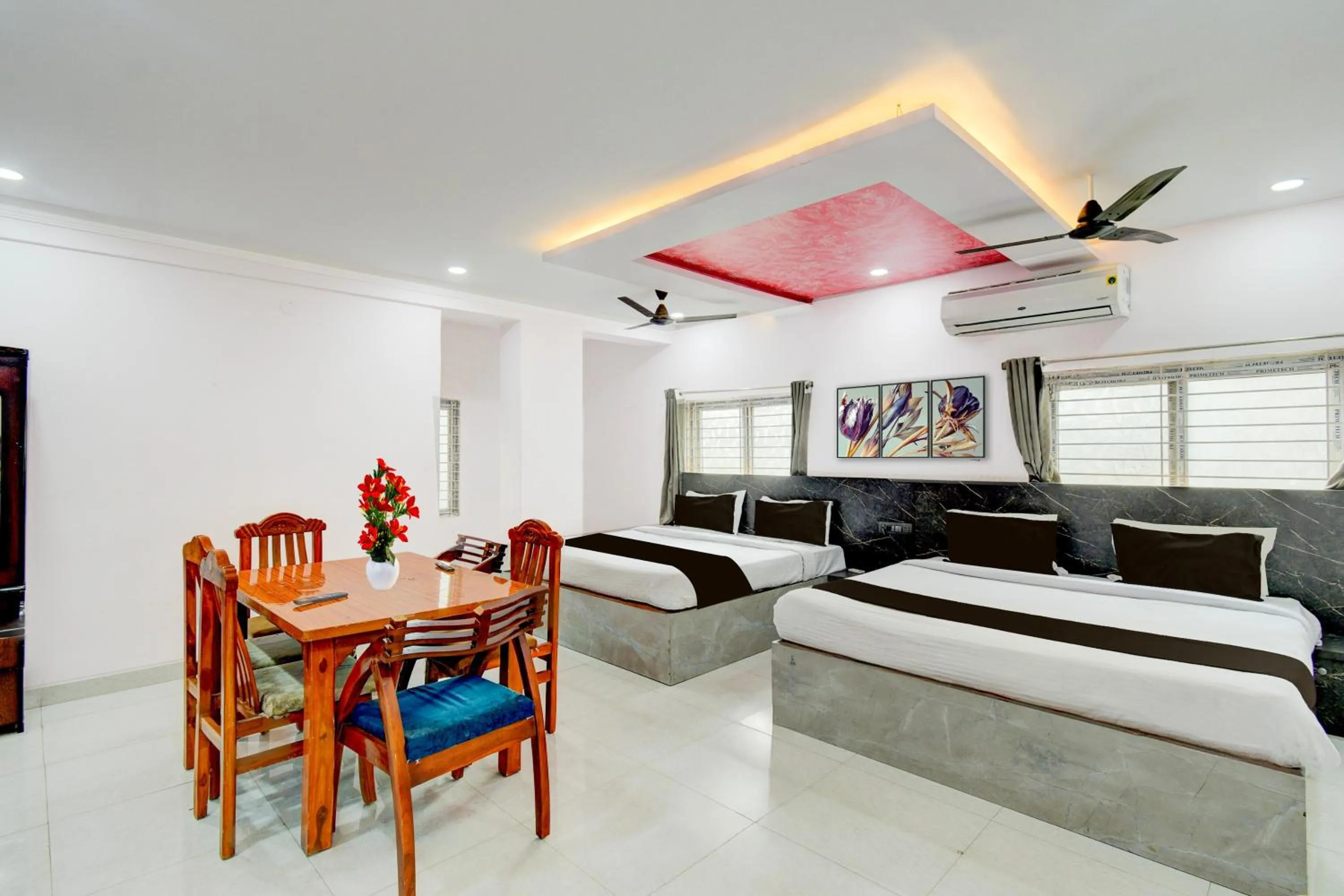 Bedroom in Super Collection O Karmanghat Bus Terminal Hyderabad Formerly Hotel Chirag Stays