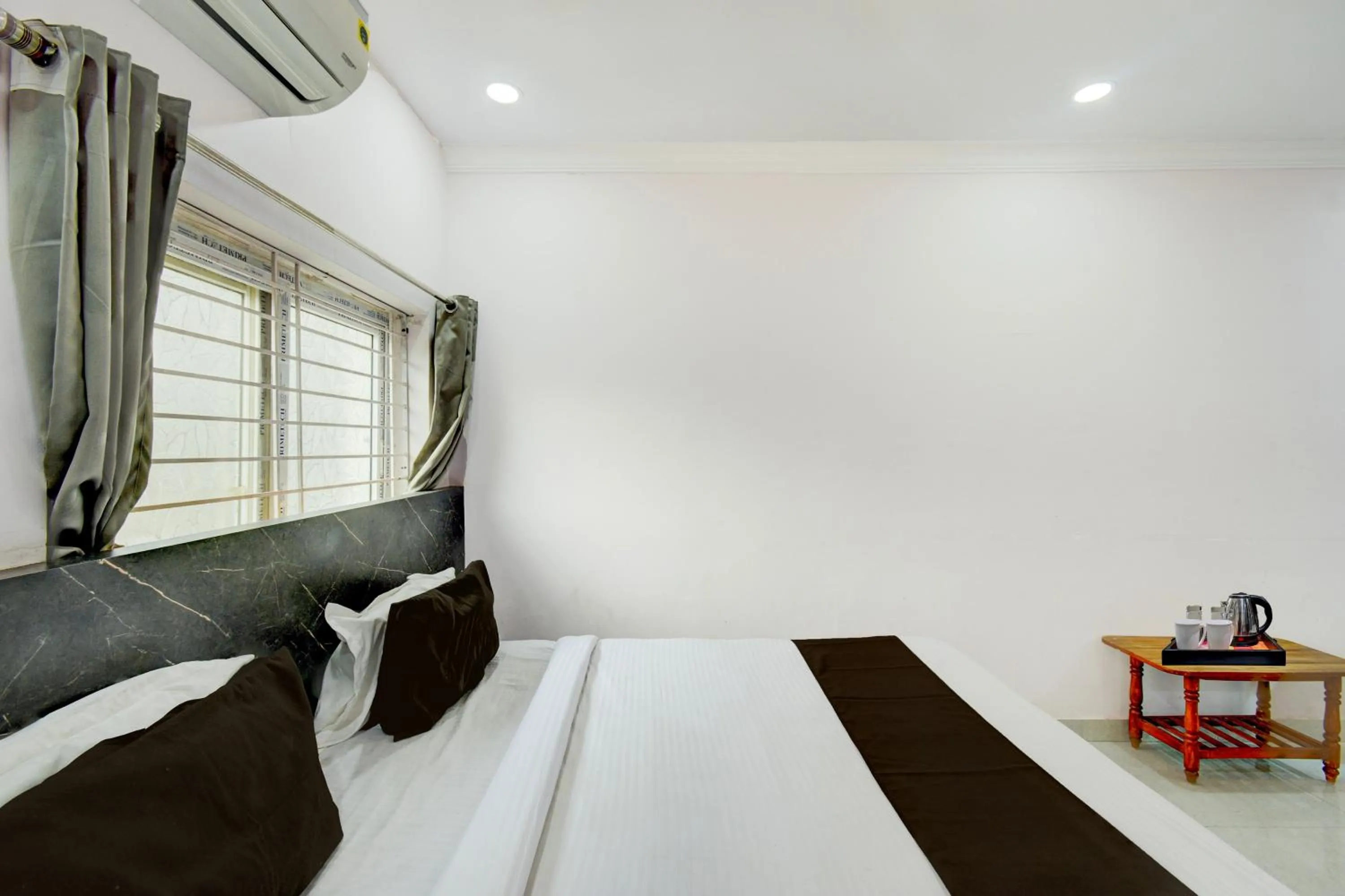 Bedroom, Bed in Super Collection O Karmanghat Bus Terminal Hyderabad Formerly Hotel Chirag Stays