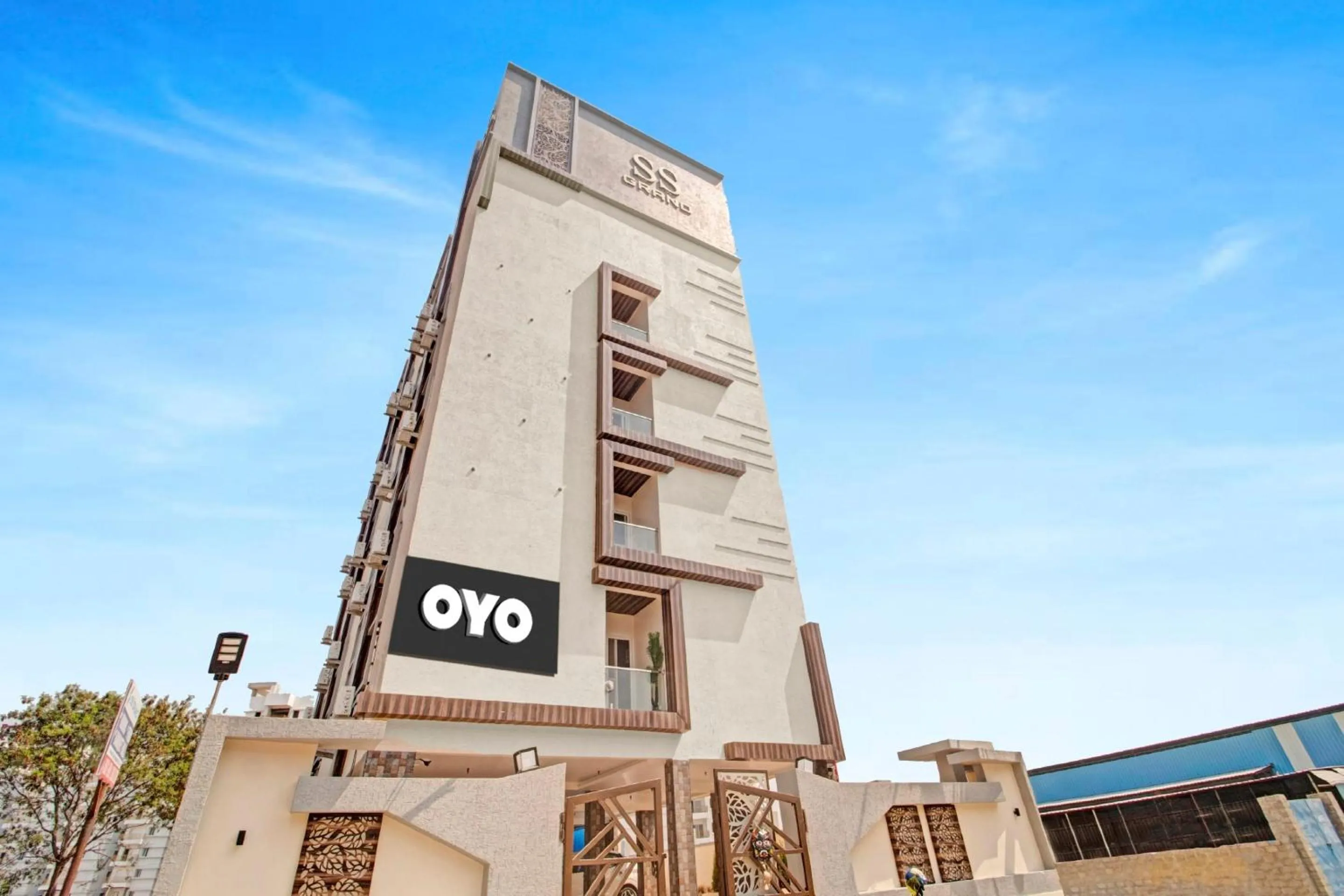 Facade/entrance in Super Collection O Halcyon SS Grand