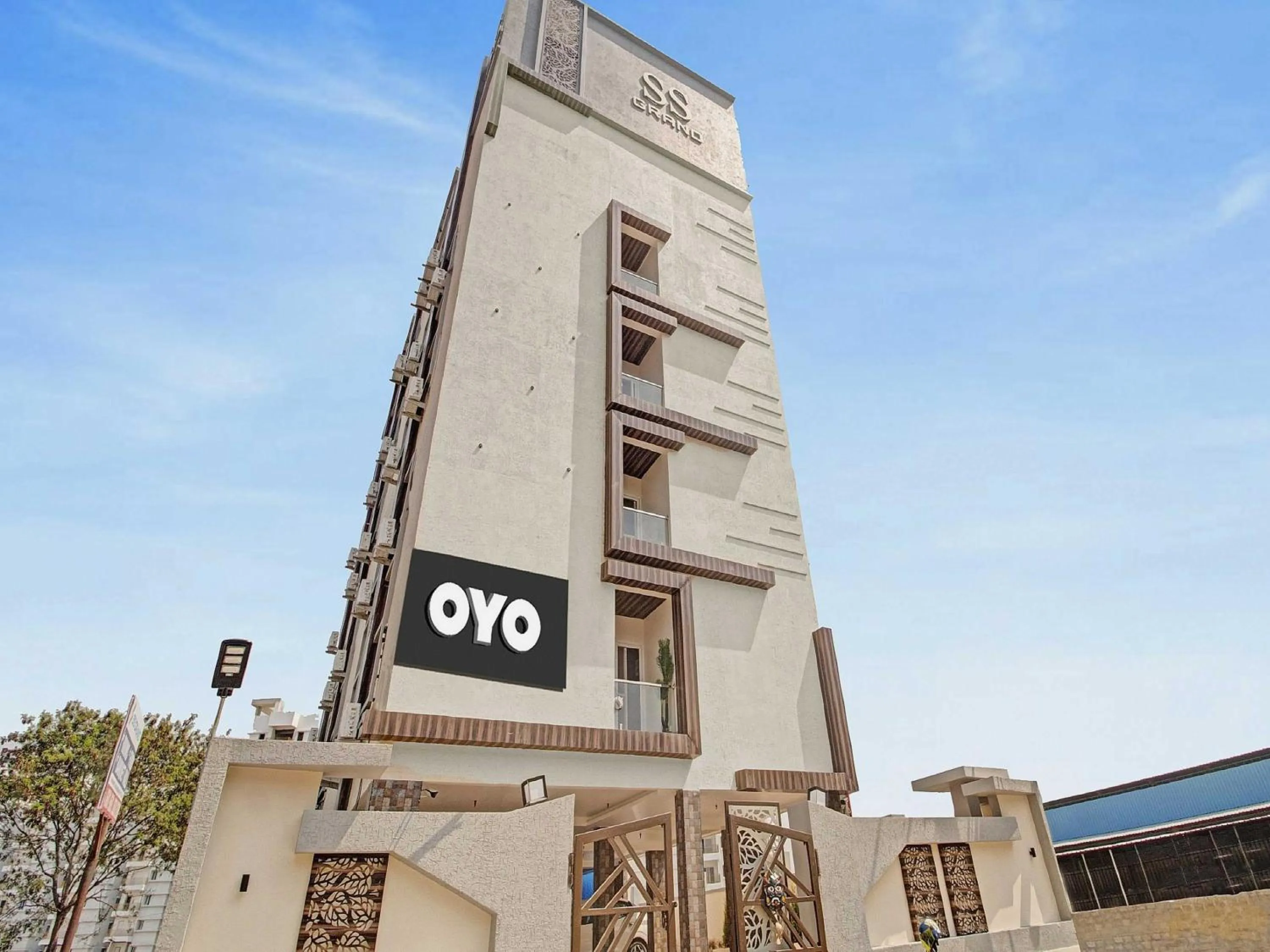 Facade/entrance in Super Collection O Halcyon SS Grand