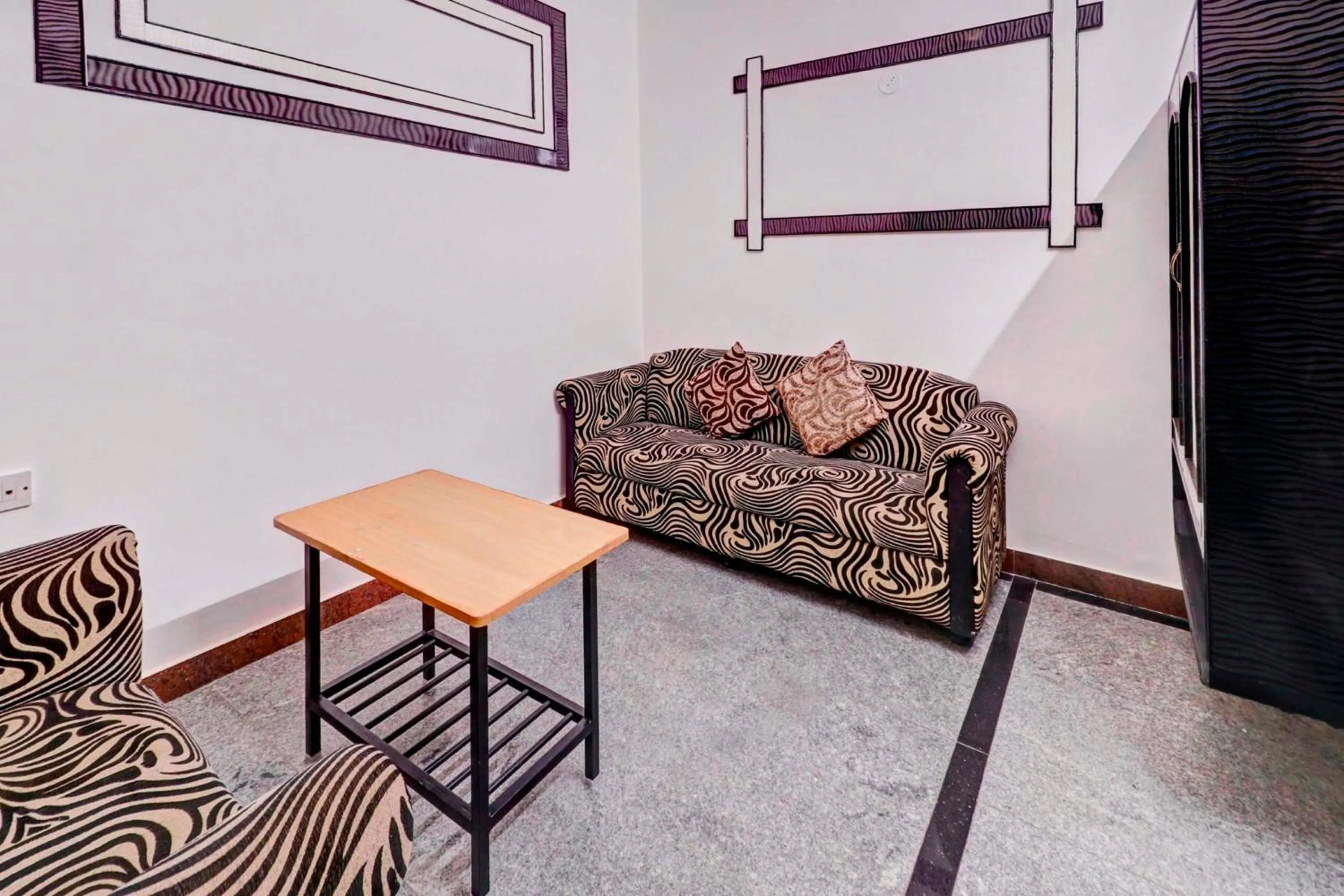 Lobby or reception in Super Collection O Sabharwal Residency Near Lalbagh Botanical Garden