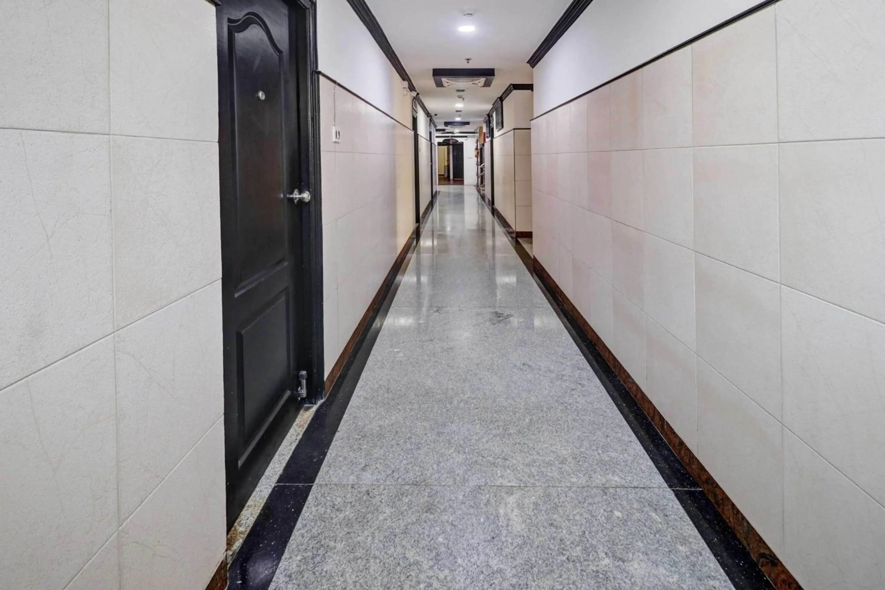 Lobby or reception in Super Collection O Sabharwal Residency Near Lalbagh Botanical Garden