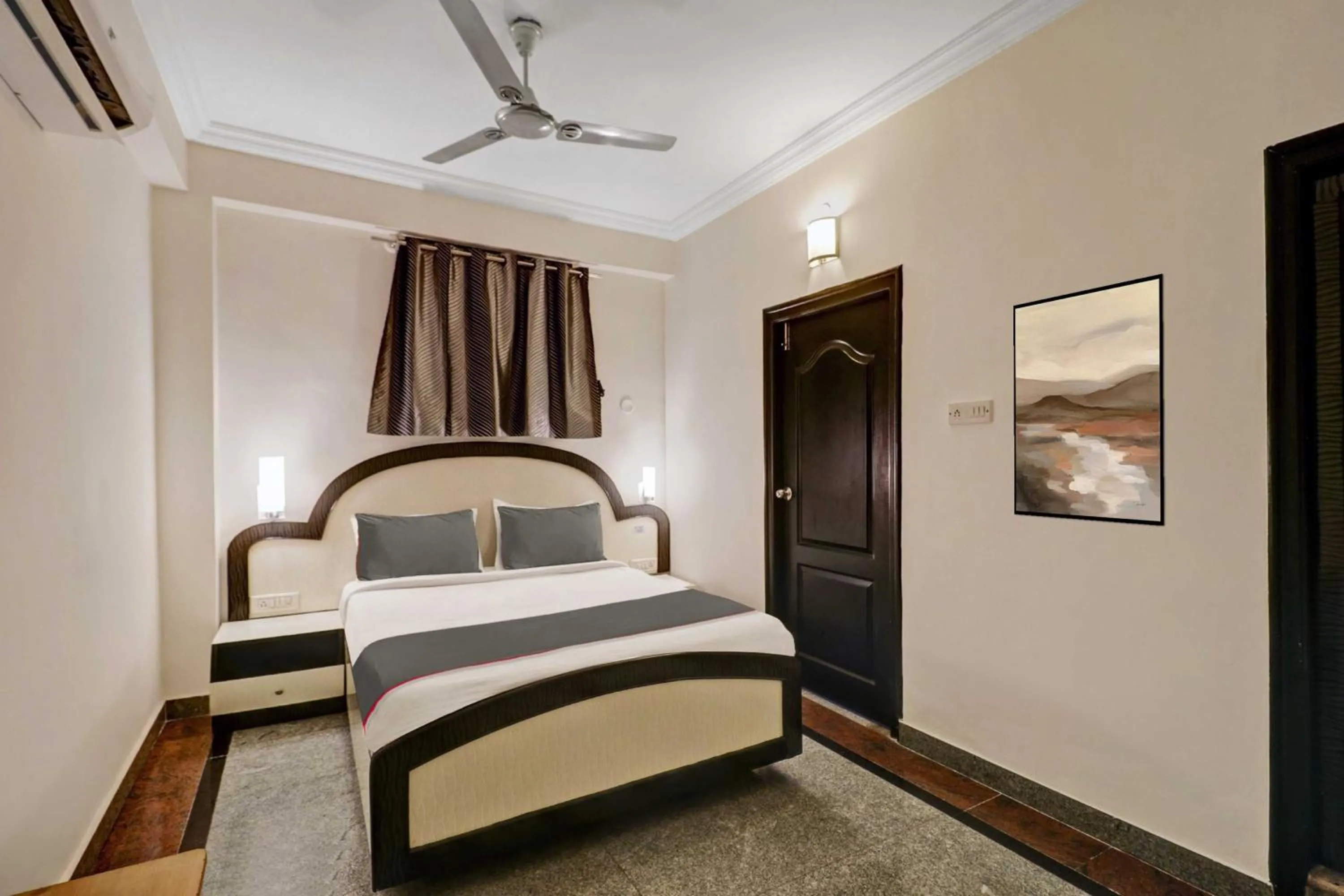 Bedroom, Bed in Super Collection O Sabharwal Residency Near Lalbagh Botanical Garden