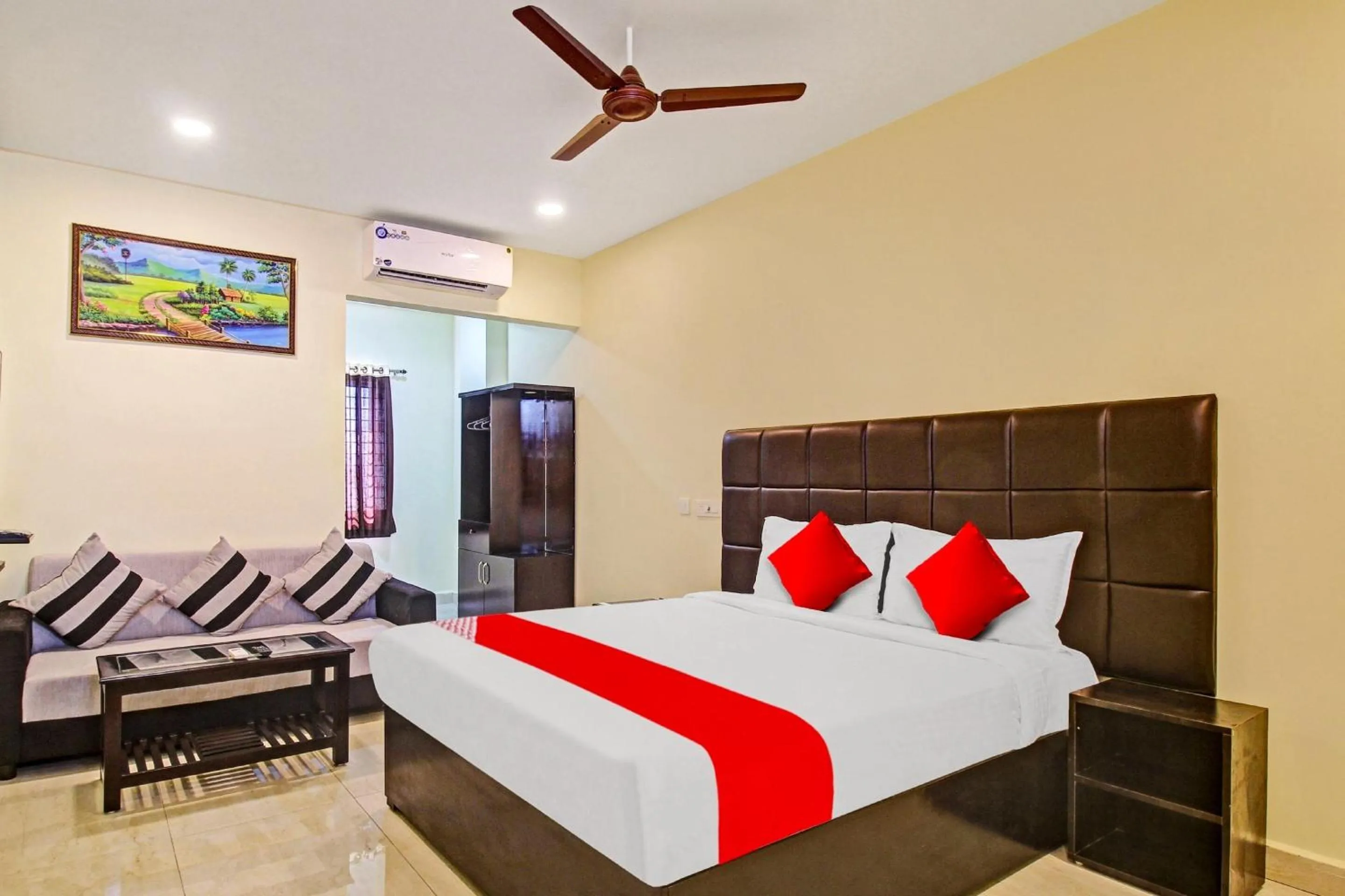 Bedroom in Super Hotel O Lakshmi Royal Inn