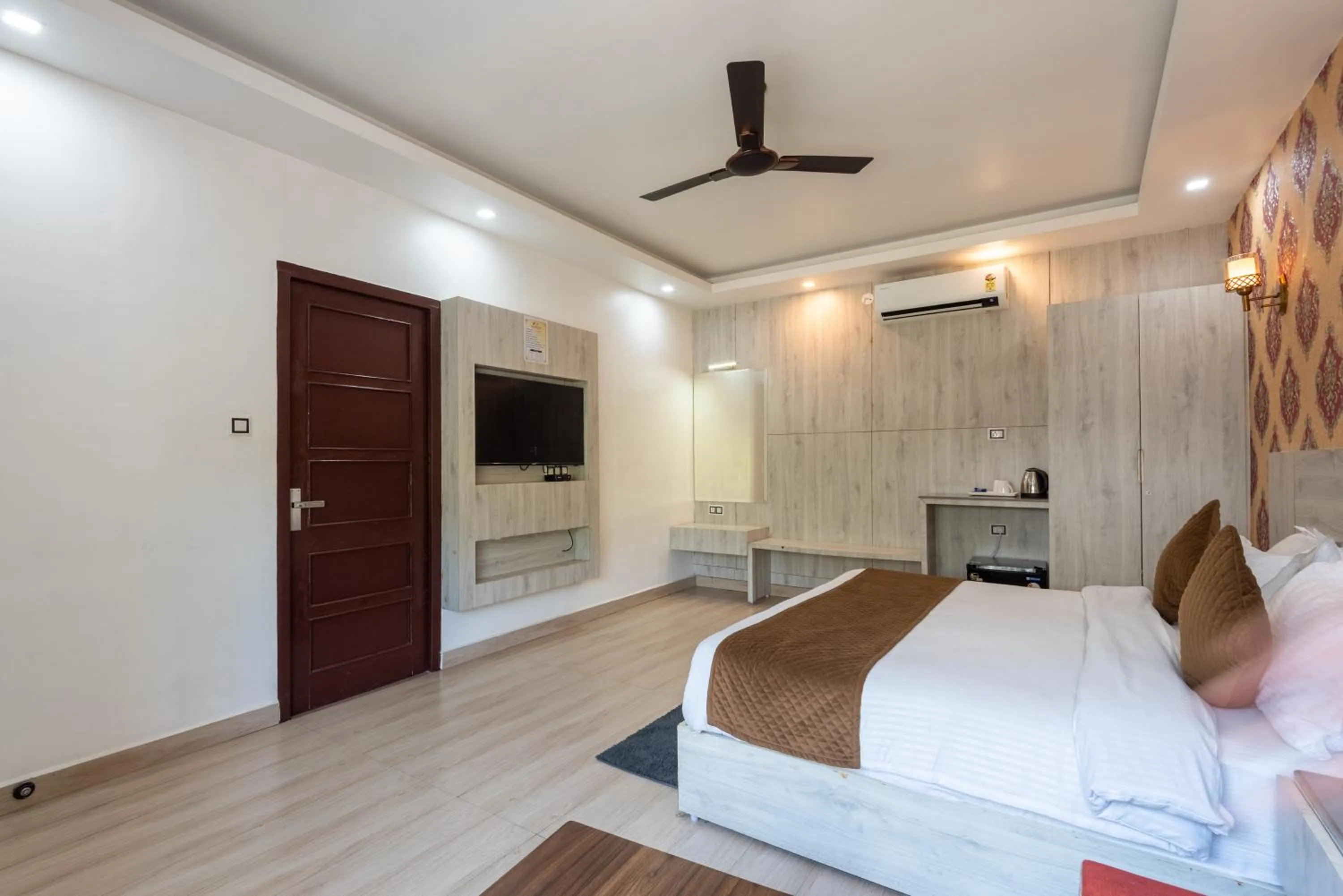 Bedroom, Bed in DLS Nature Trinket Resort - Dalhousie with Swimming Pool