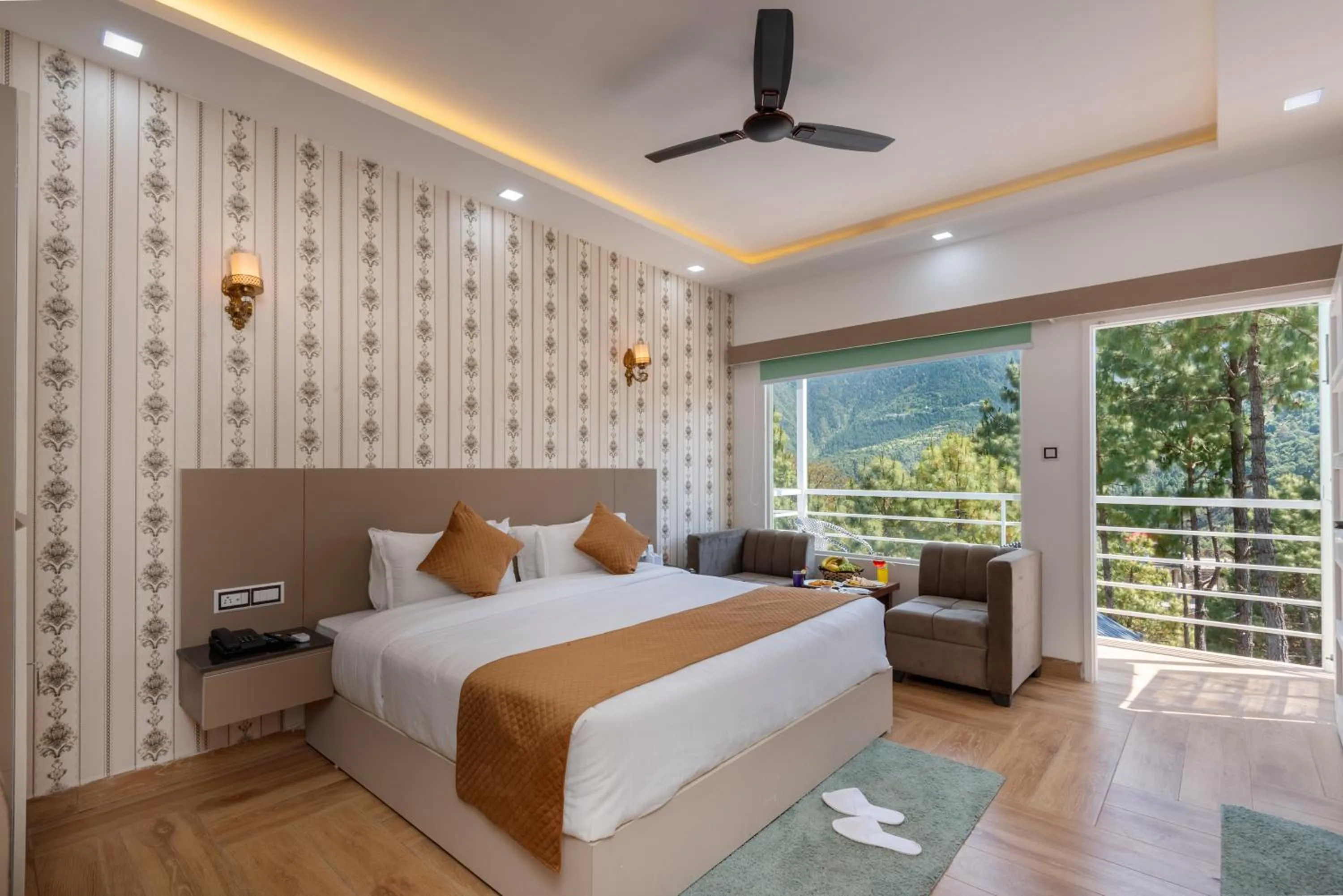 Bed in DLS Nature Trinket Resort - Dalhousie with Swimming Pool