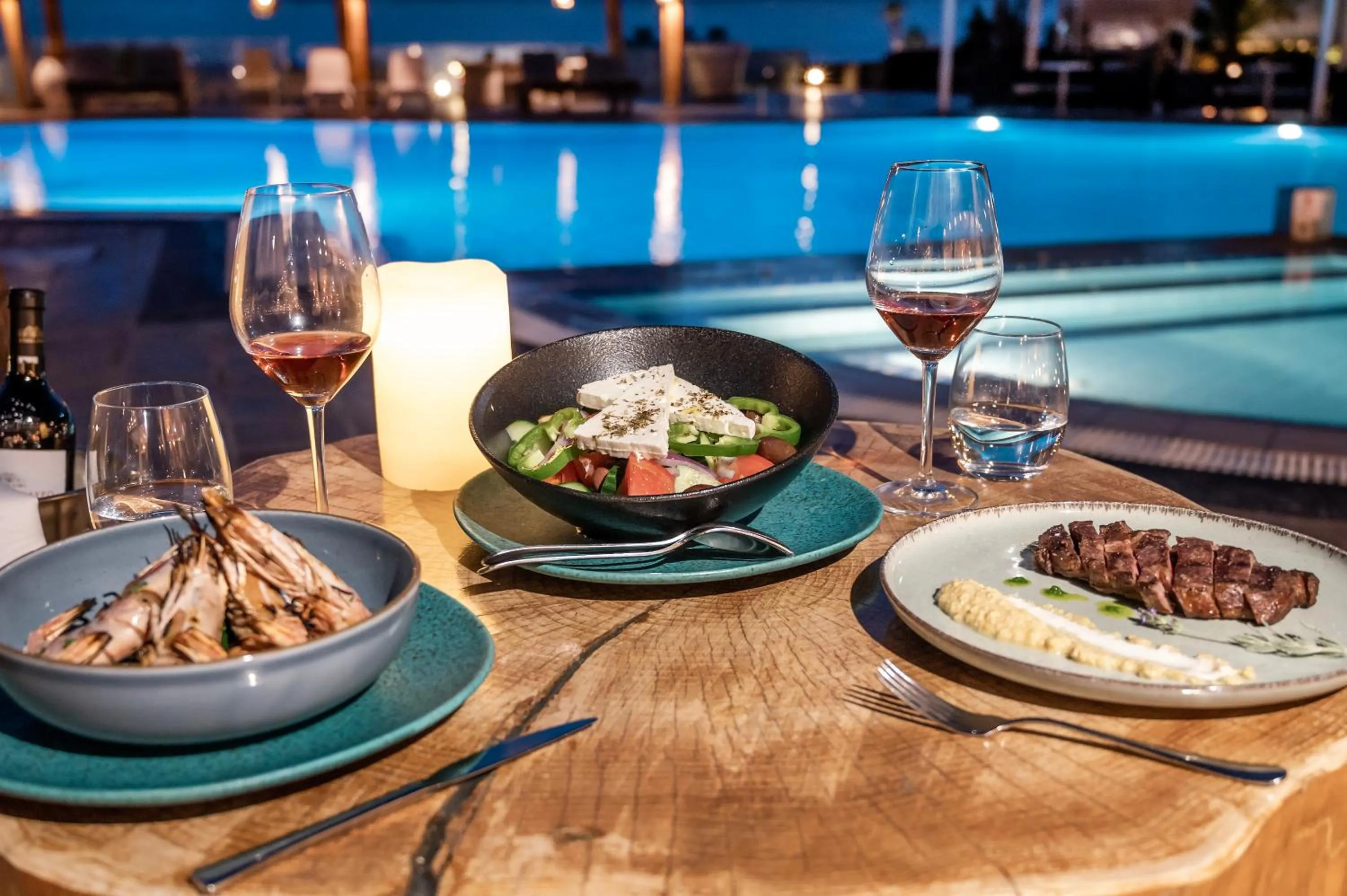 Food and drinks in Smy Santorini Suites & Villas
