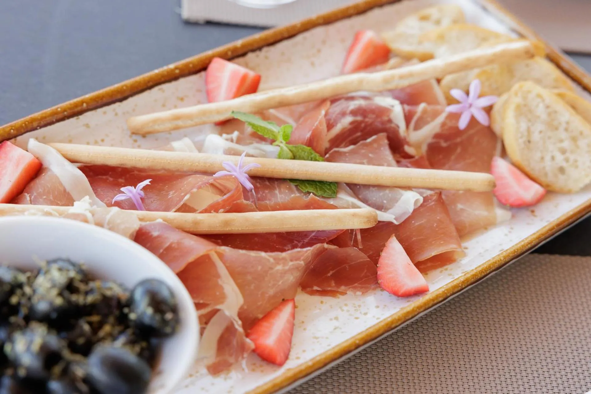 Food and drinks in Palmares Signature Apartments