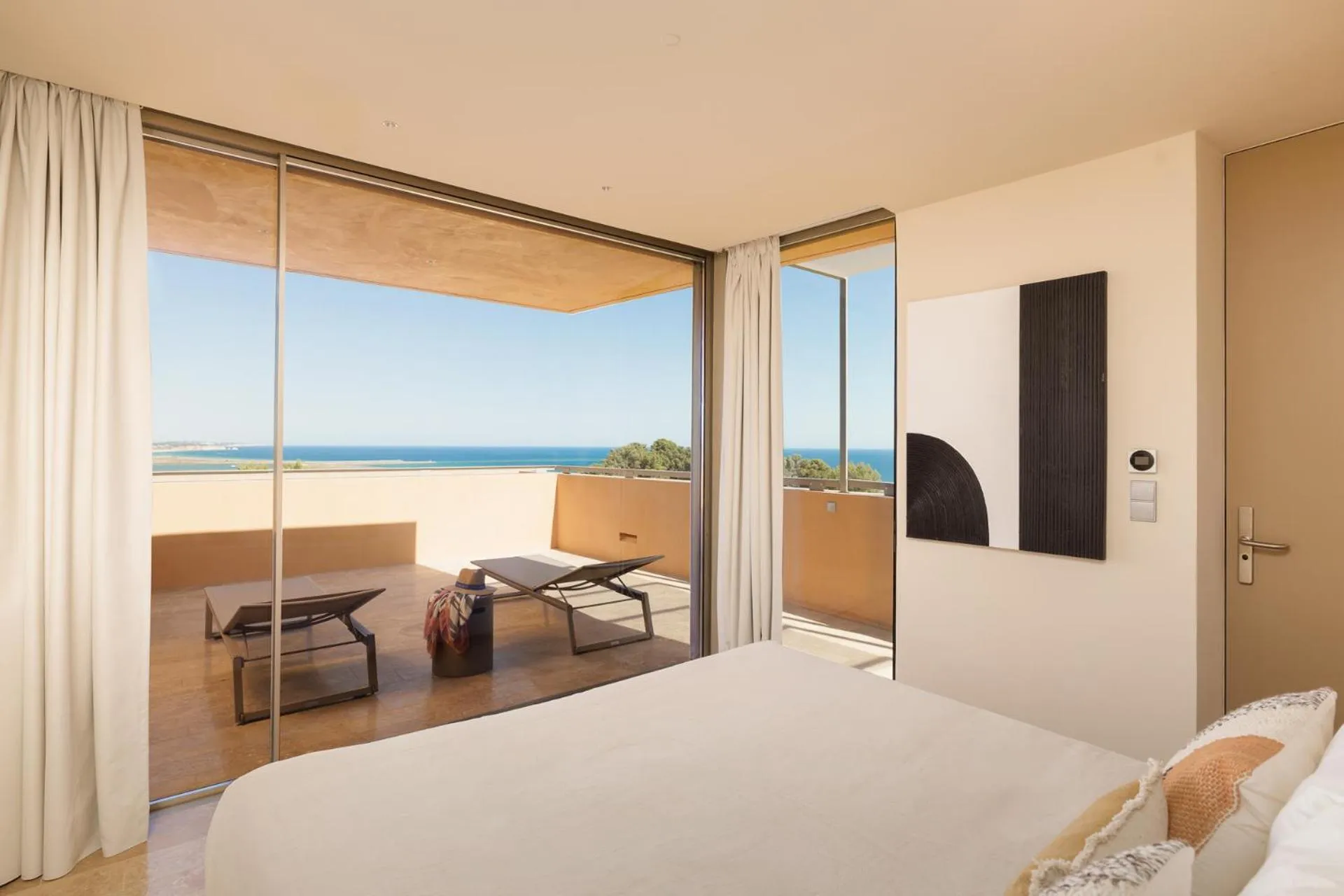 Balcony/Terrace, Bed in Palmares Signature Apartments