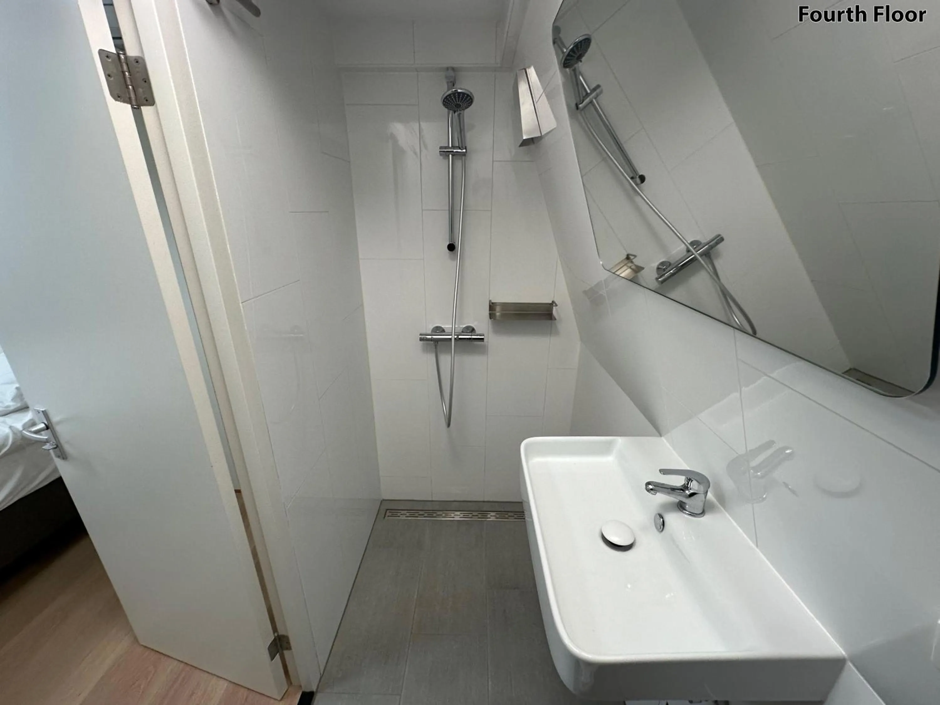 Shower in Voyagers Amsterdam