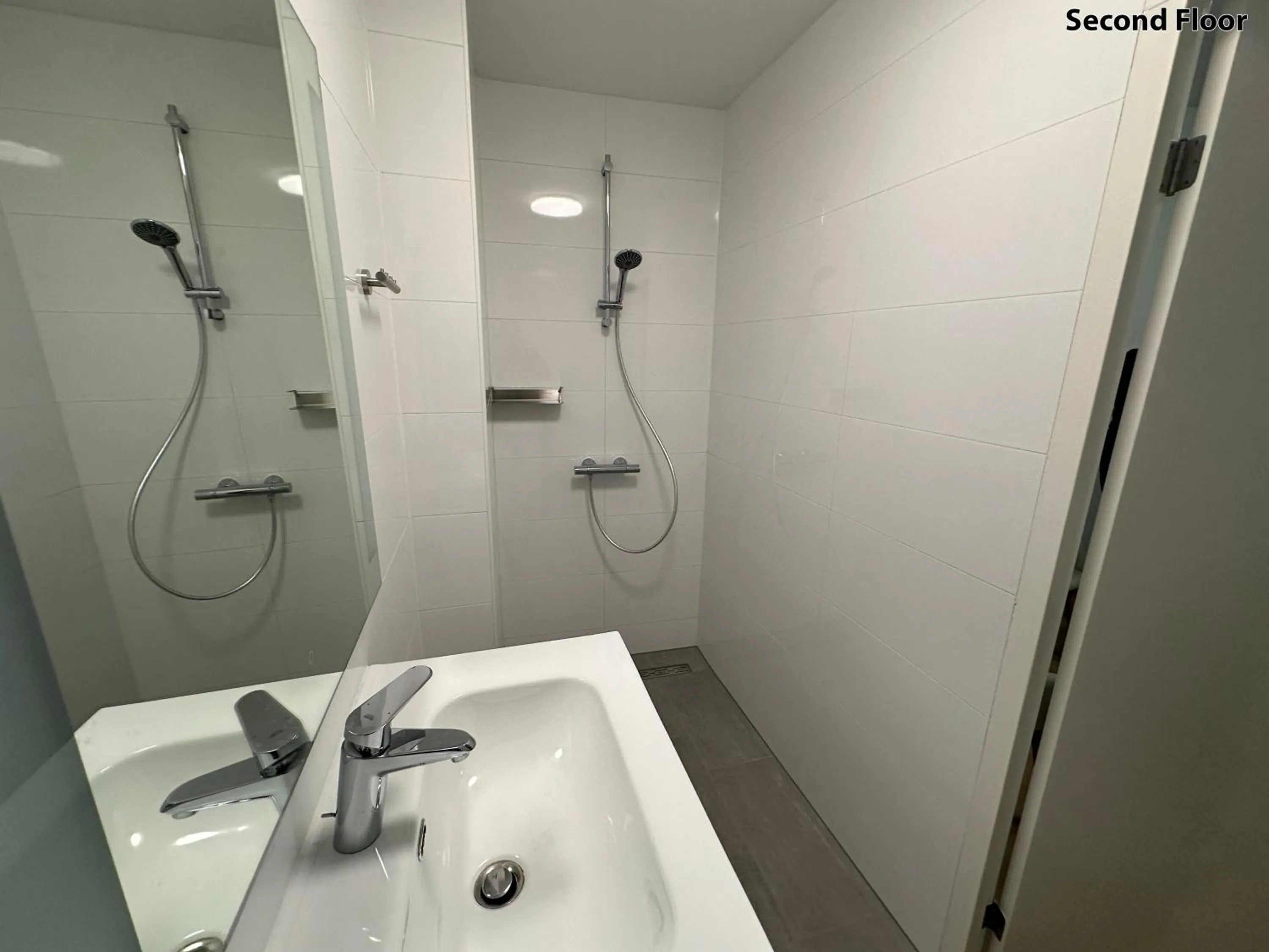 Shower in Voyagers Amsterdam