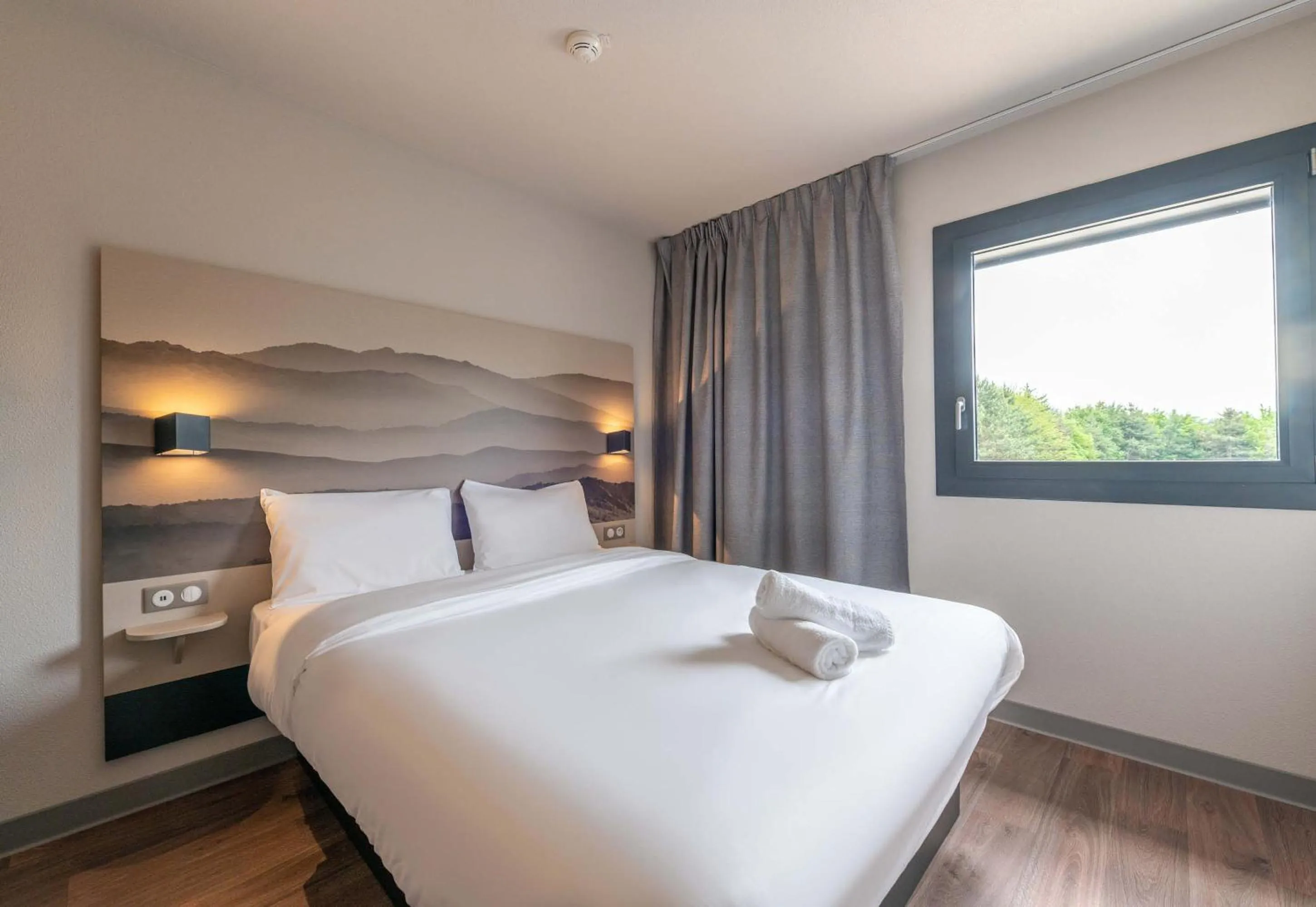 Bedroom, Bed in B&B HOTEL Aix-les-Bains