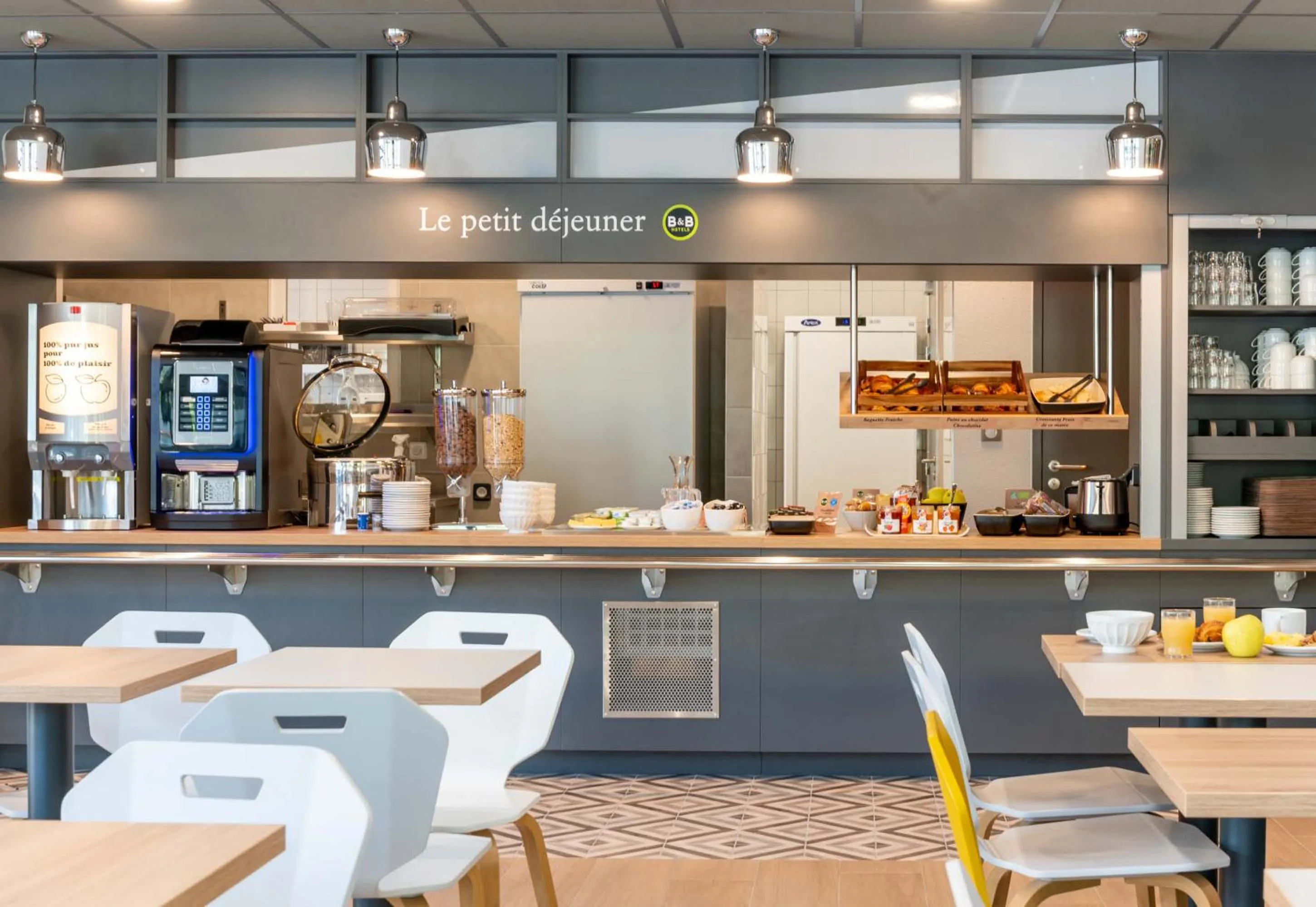 Breakfast in B&B HOTEL Aix-les-Bains